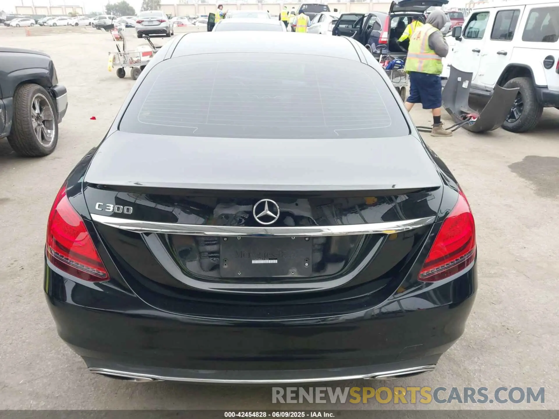 17 Photograph of a damaged car 55SWF8DB2KU315534 MERCEDES-BENZ C 300 2019