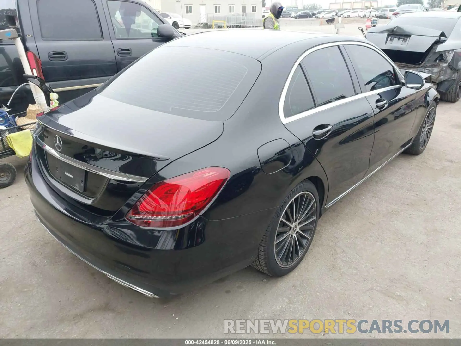 4 Photograph of a damaged car 55SWF8DB2KU315534 MERCEDES-BENZ C 300 2019