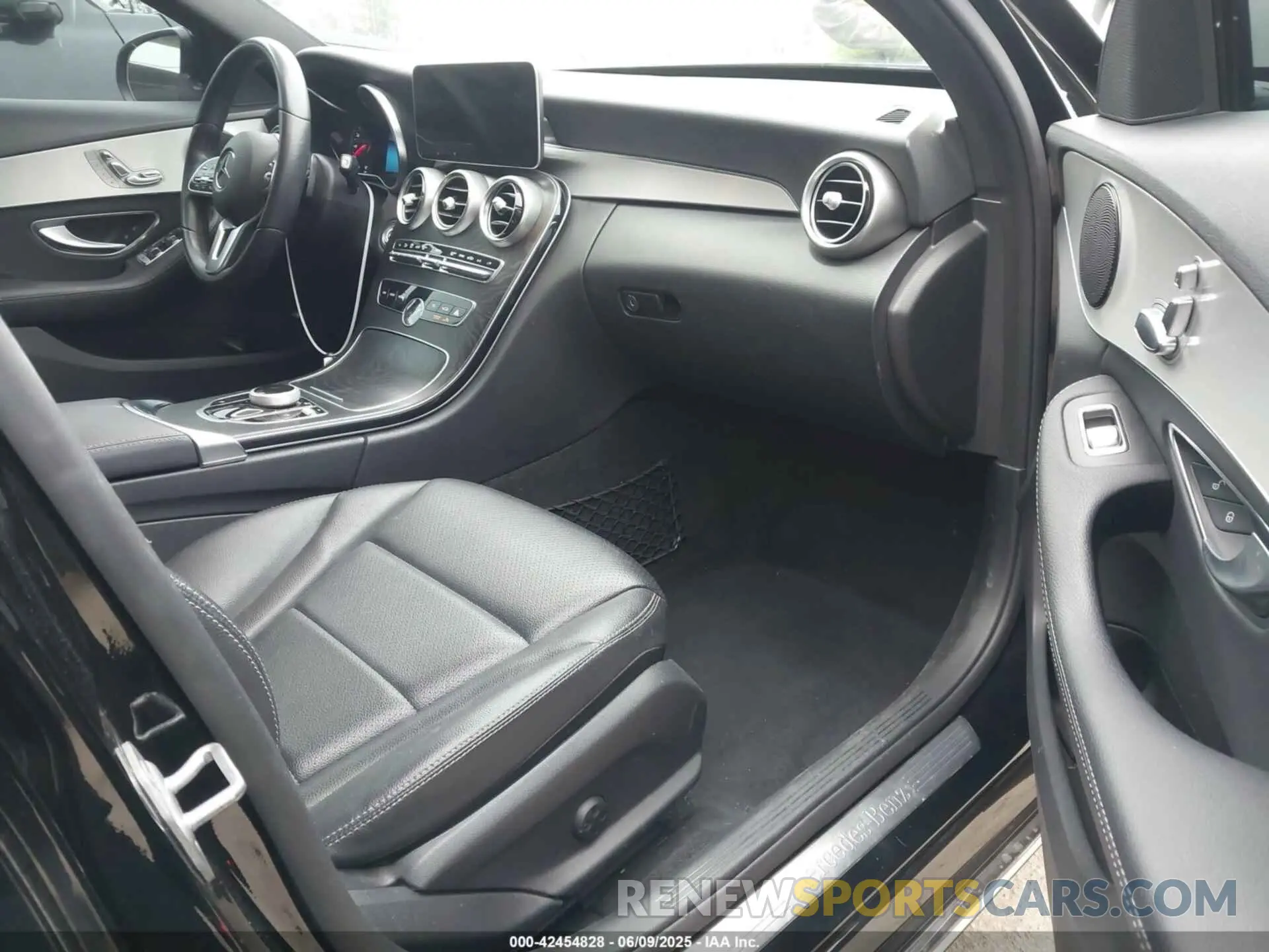 5 Photograph of a damaged car 55SWF8DB2KU315534 MERCEDES-BENZ C 300 2019