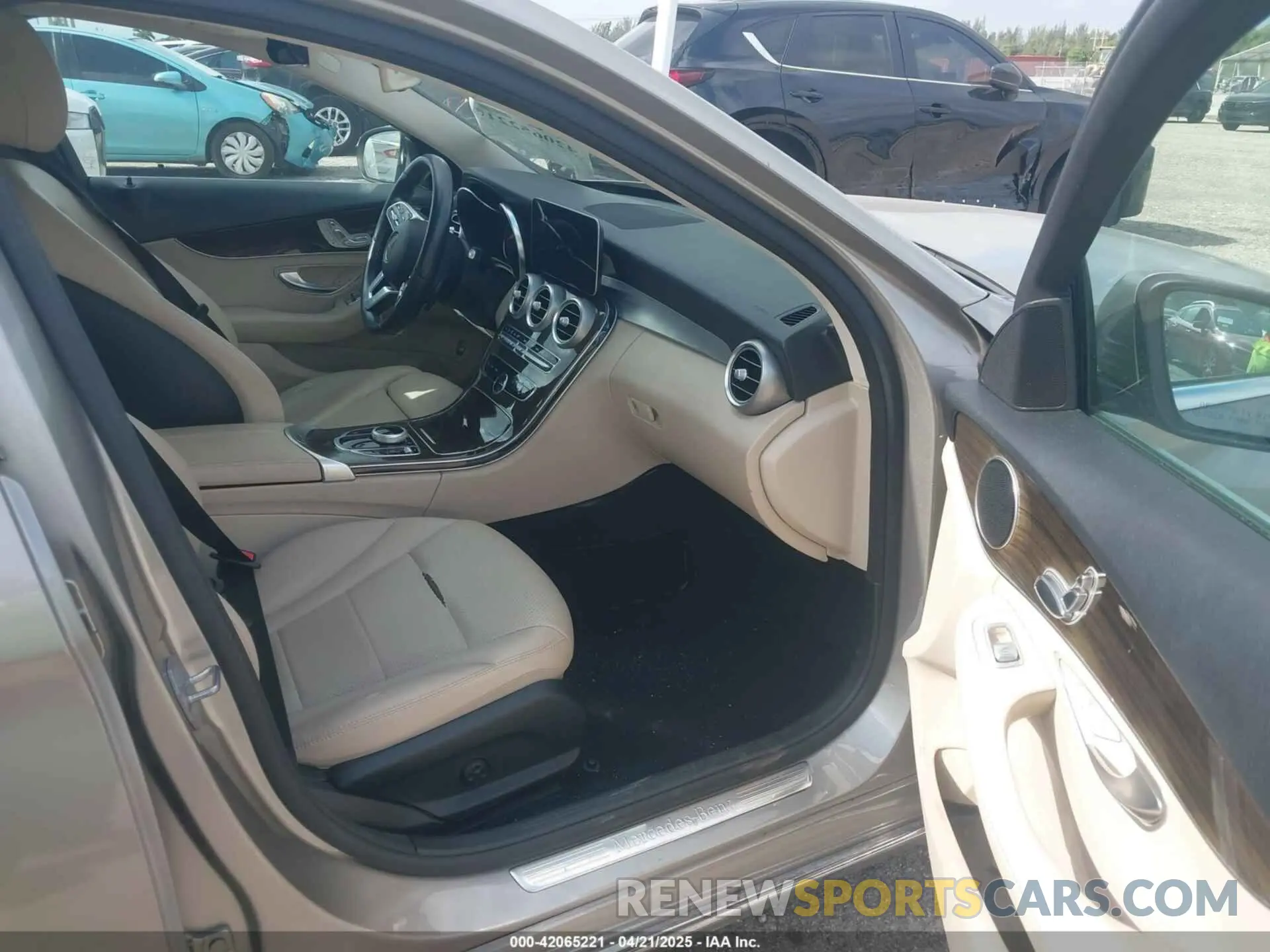5 Photograph of a damaged car 55SWF8DB3KU295407 MERCEDES-BENZ C 300 2019