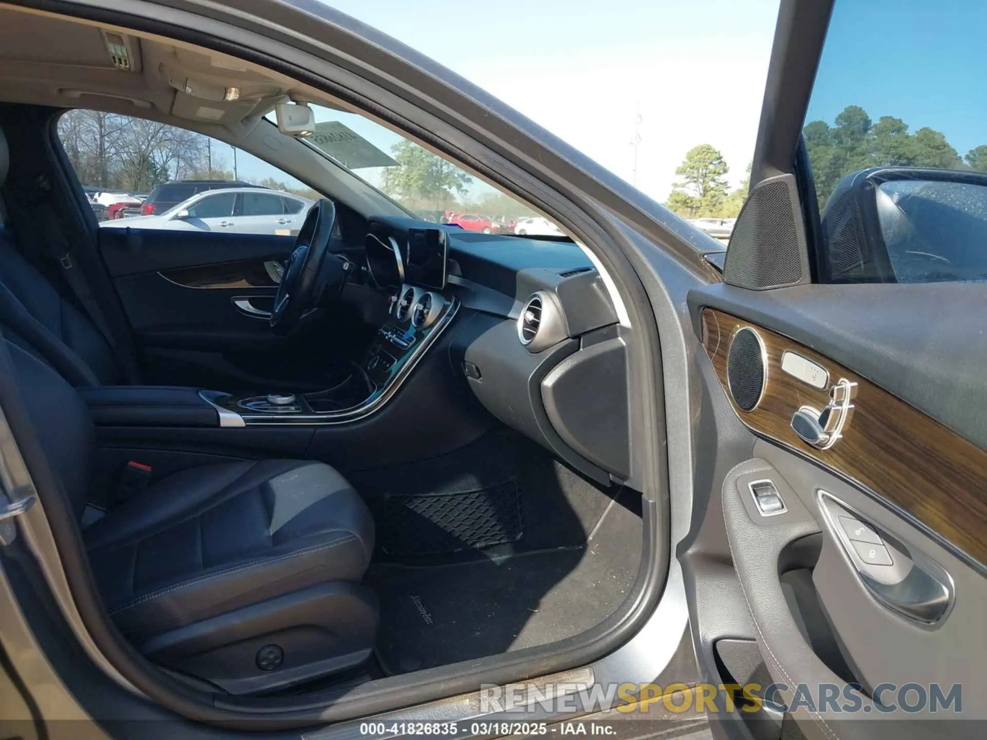 5 Photograph of a damaged car 55SWF8DB5KU293805 MERCEDES-BENZ C 300 2019