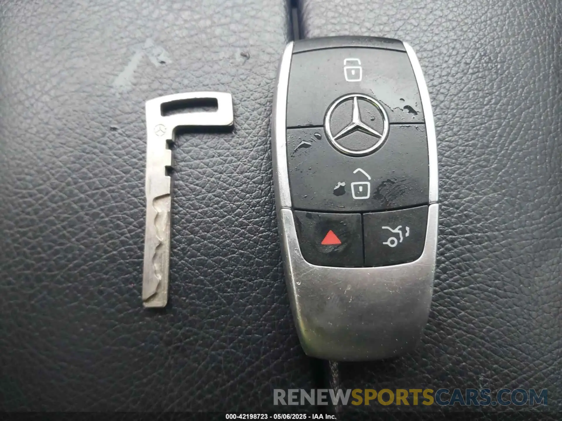 11 Photograph of a damaged car 55SWF8DB5KU307749 MERCEDES-BENZ C 300 2019