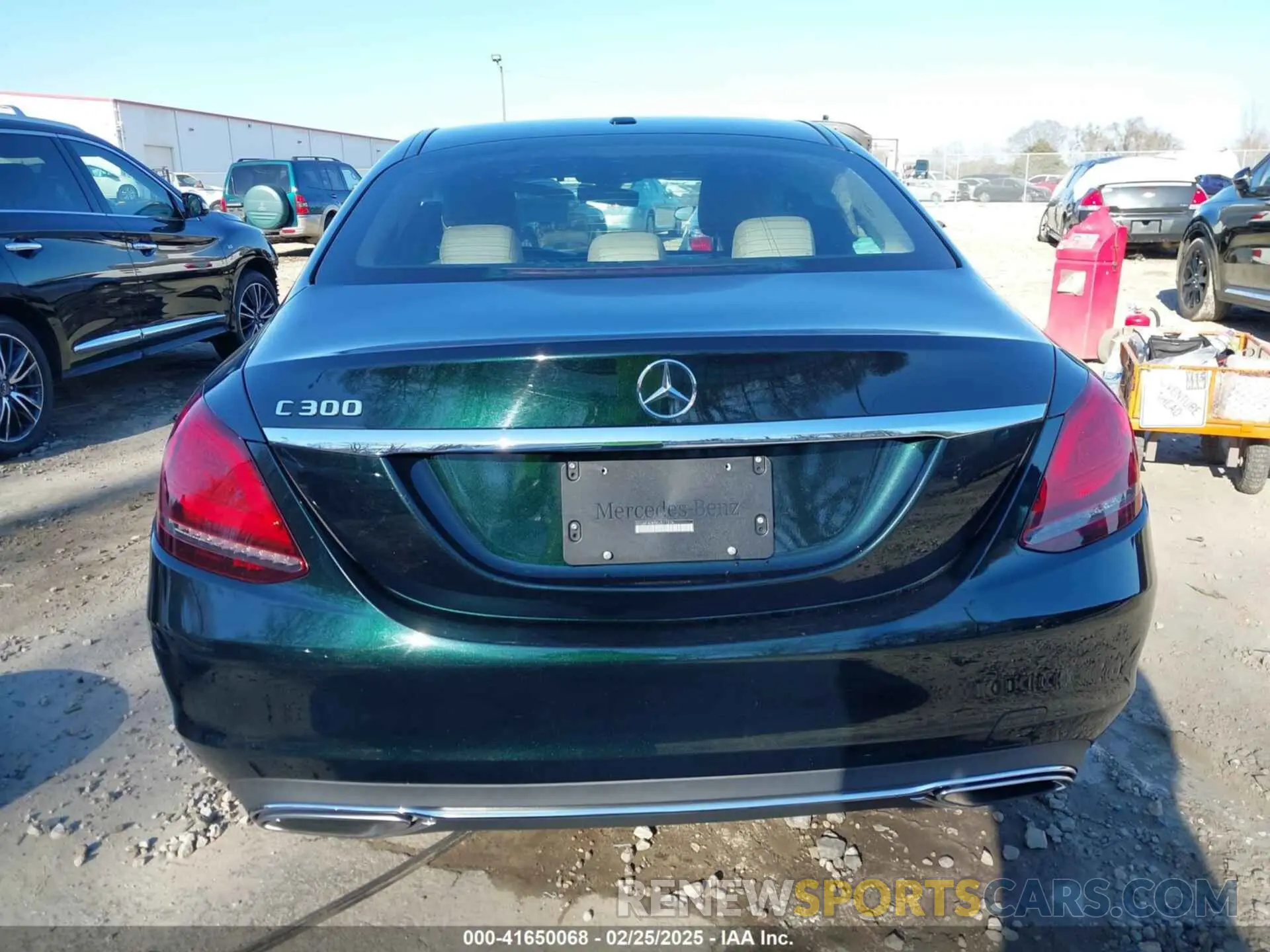 17 Photograph of a damaged car 55SWF8DB5KU311316 MERCEDES-BENZ C 300 2019