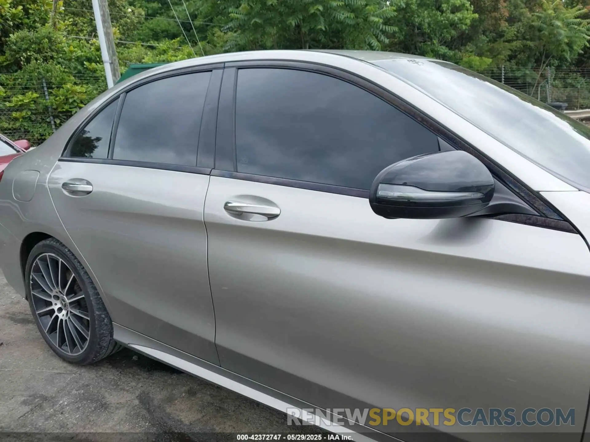 13 Photograph of a damaged car 55SWF8DB6KU311910 MERCEDES-BENZ C 300 2019