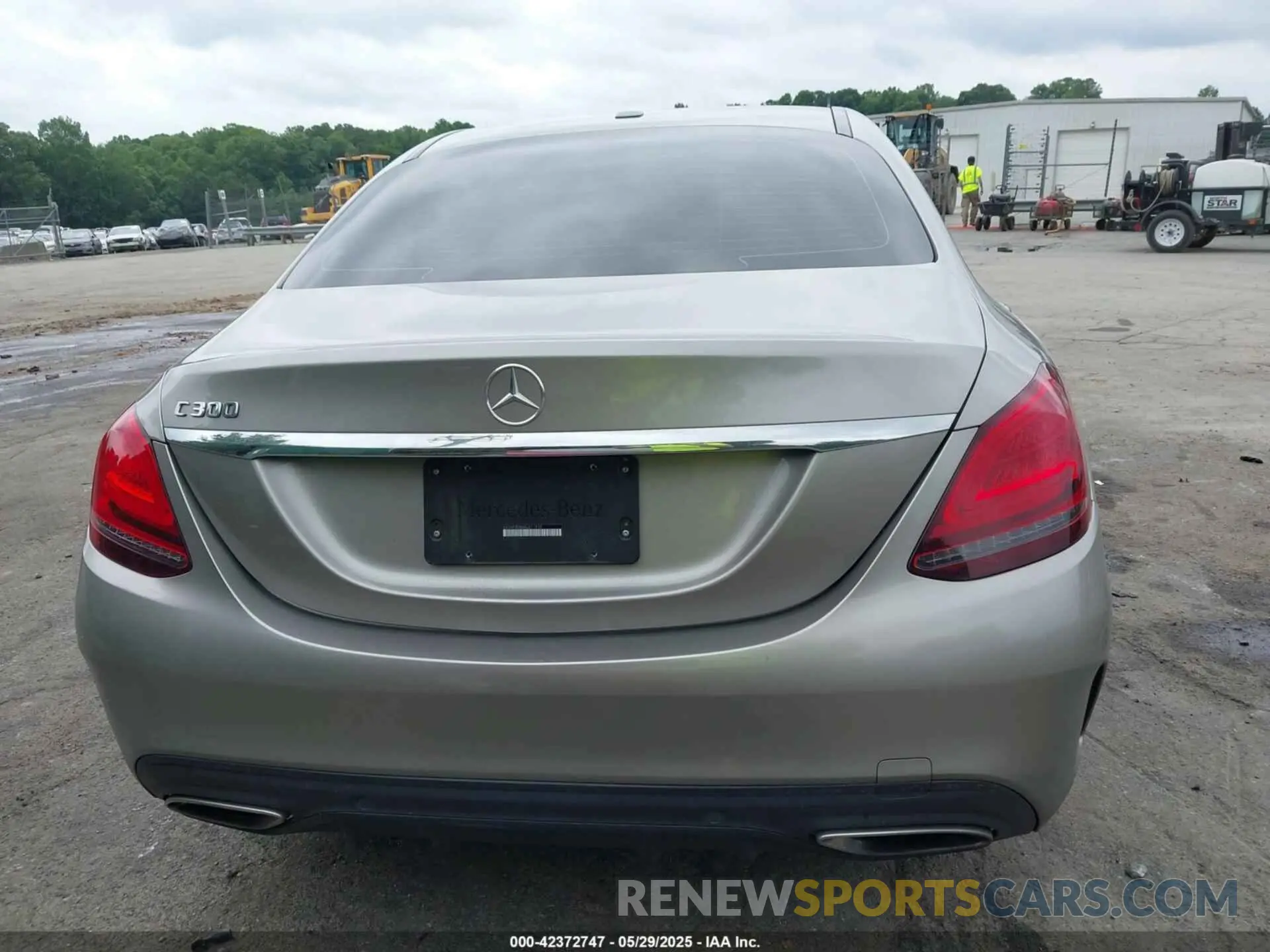 16 Photograph of a damaged car 55SWF8DB6KU311910 MERCEDES-BENZ C 300 2019