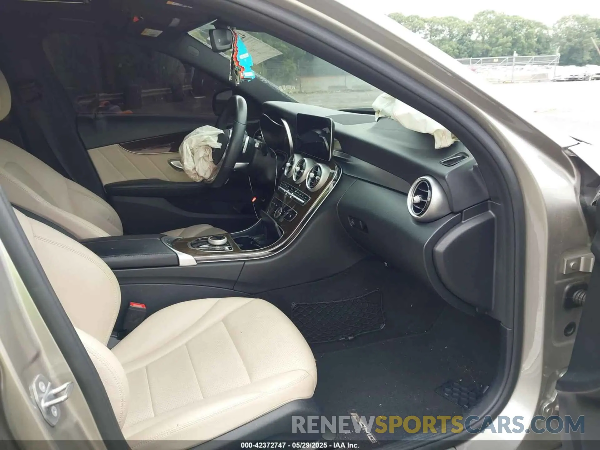 5 Photograph of a damaged car 55SWF8DB6KU311910 MERCEDES-BENZ C 300 2019