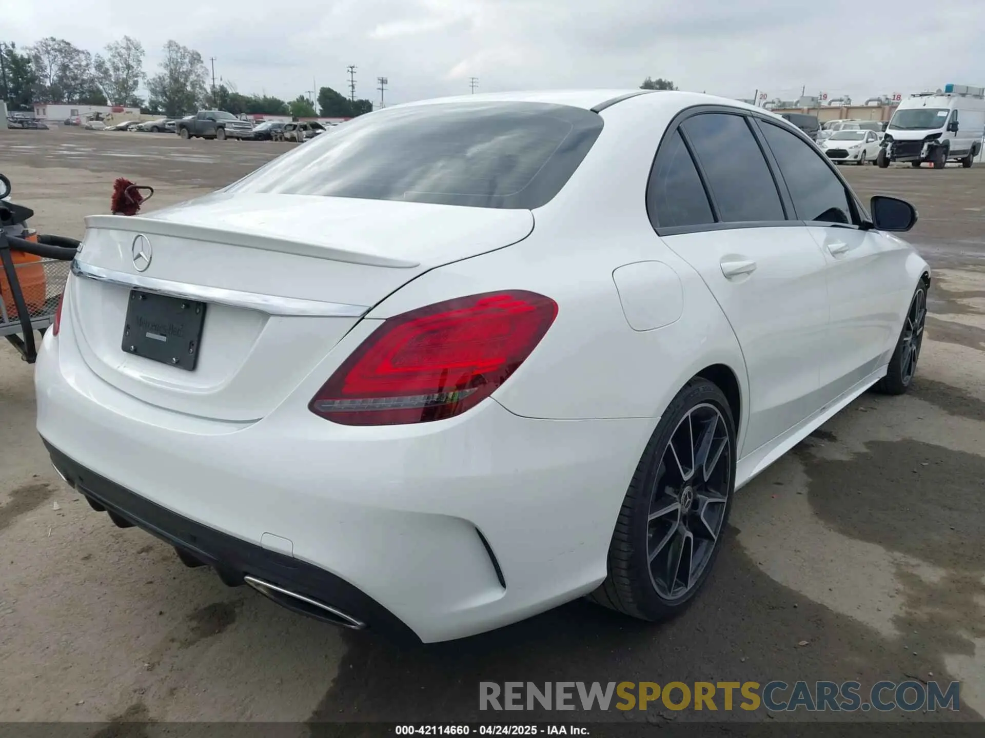 4 Фотография поврежденного автомобиля 55SWF8DB6KU315584 MERCEDES-BENZ C 300 2019