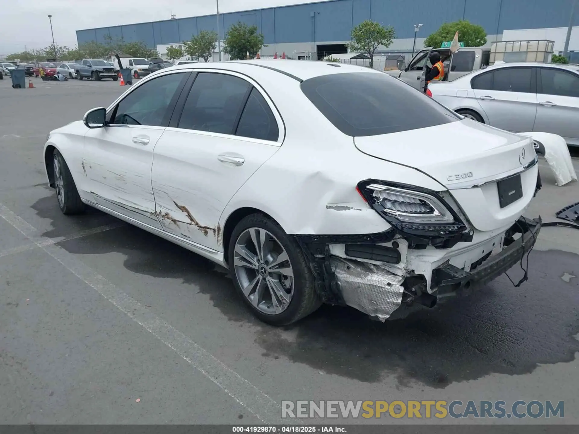 3 Фотография поврежденного автомобиля 55SWF8DB7KU299640 MERCEDES-BENZ C 300 2019
