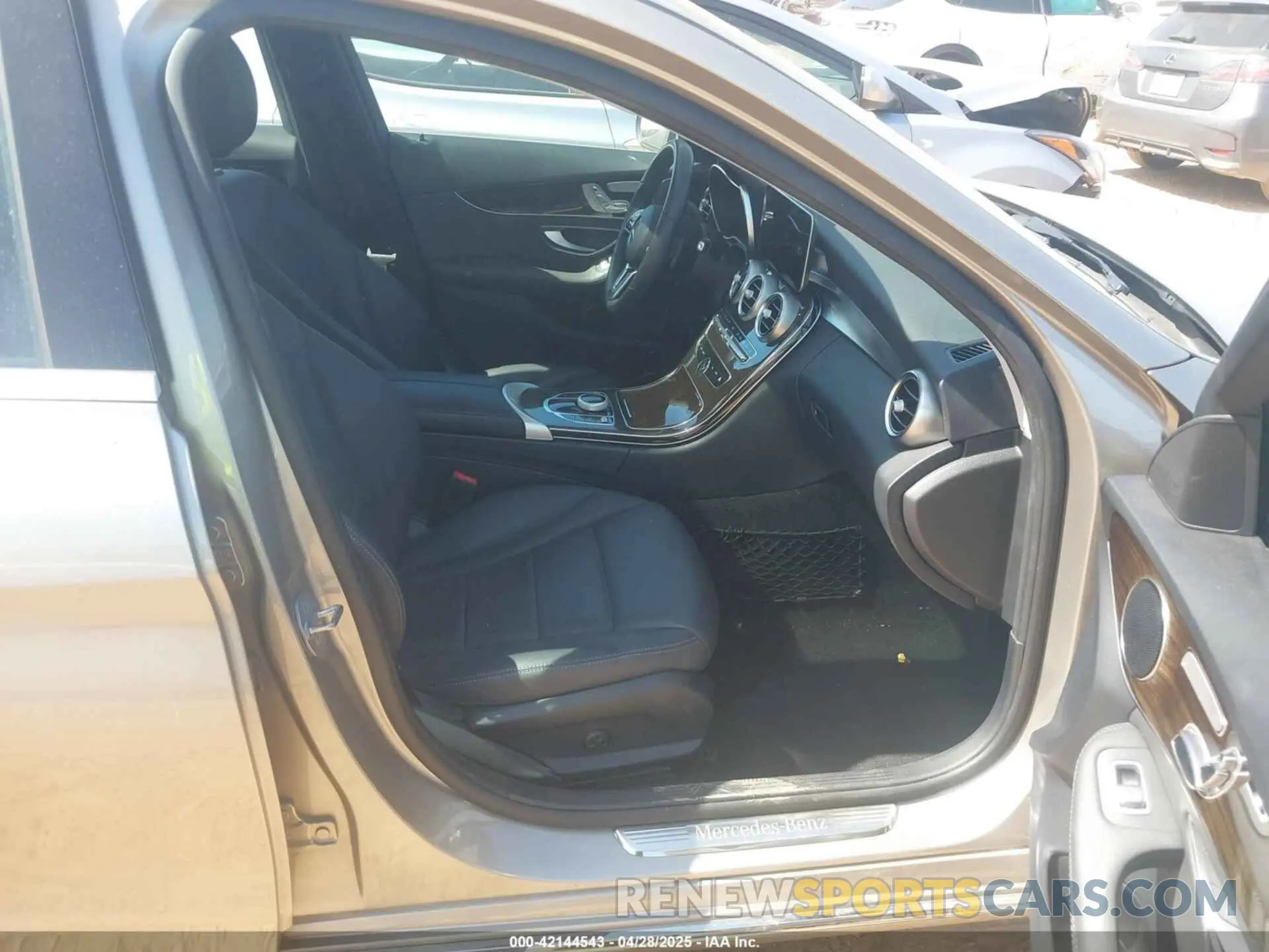 5 Фотография поврежденного автомобиля 55SWF8DB8KU308975 MERCEDES-BENZ C 300 2019