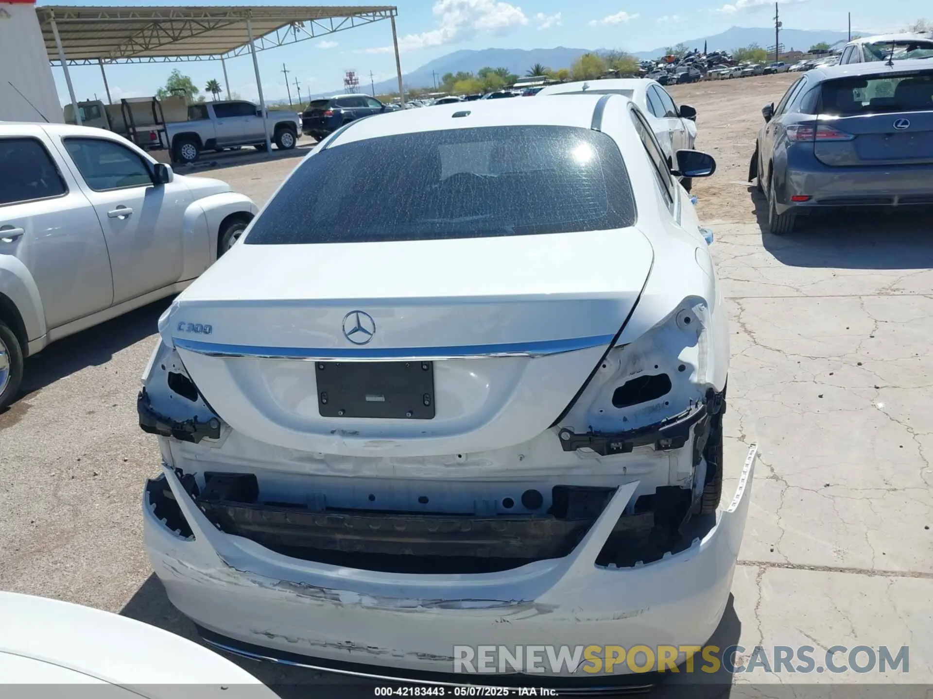 17 Photograph of a damaged car 55SWF8DBXKU298367 MERCEDES-BENZ C 300 2019