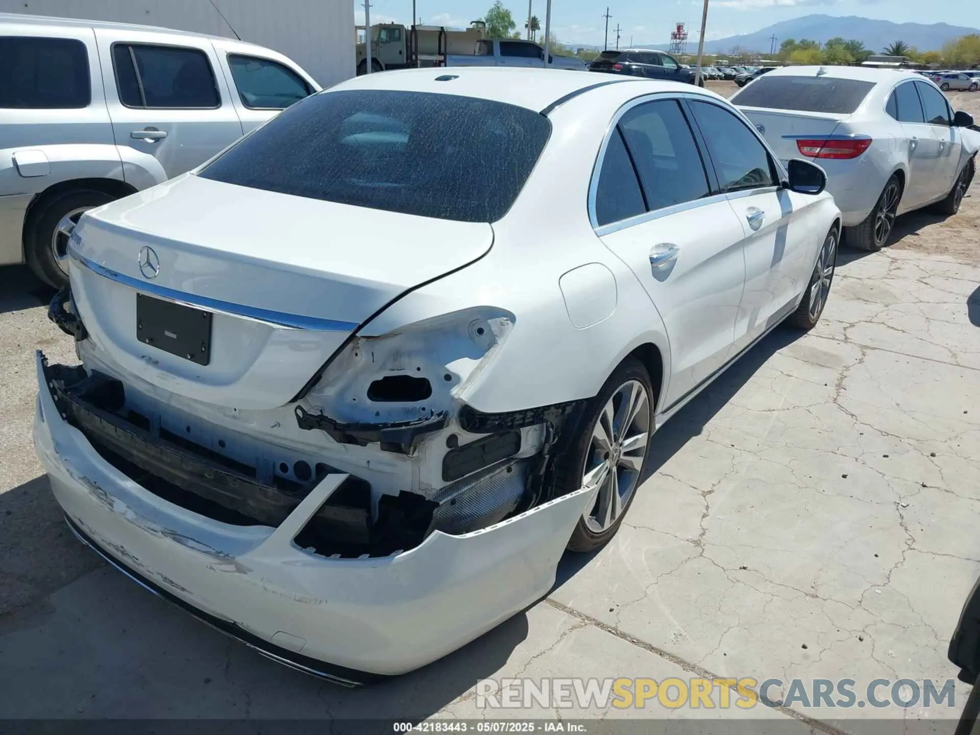 4 Photograph of a damaged car 55SWF8DBXKU298367 MERCEDES-BENZ C 300 2019