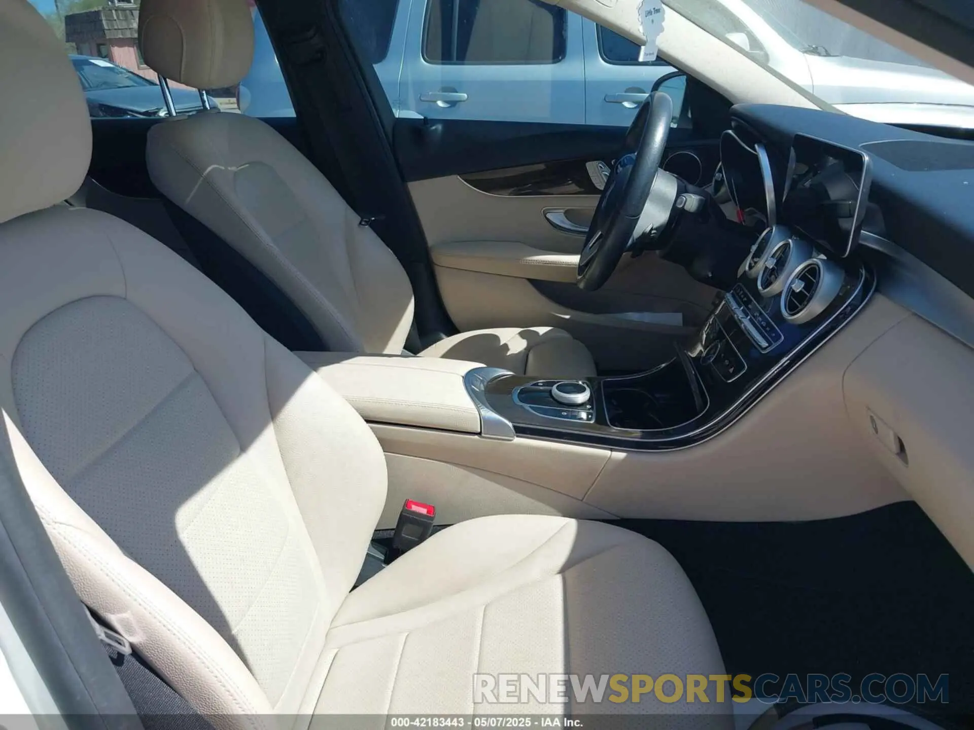 5 Photograph of a damaged car 55SWF8DBXKU298367 MERCEDES-BENZ C 300 2019