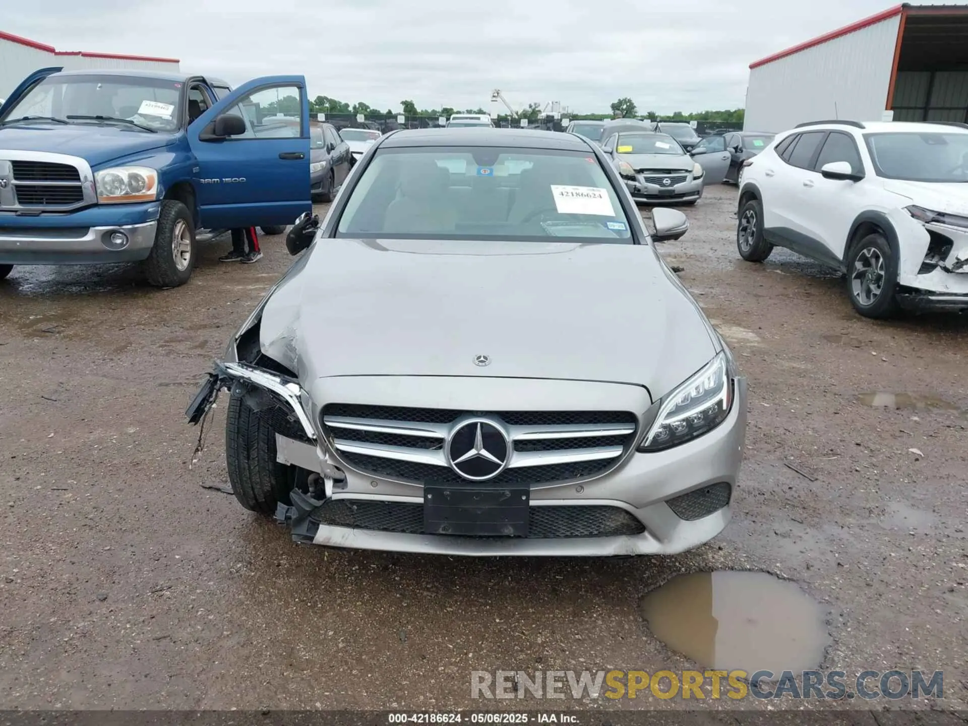 12 Photograph of a damaged car 55SWF8DBXKU315975 MERCEDES-BENZ C 300 2019