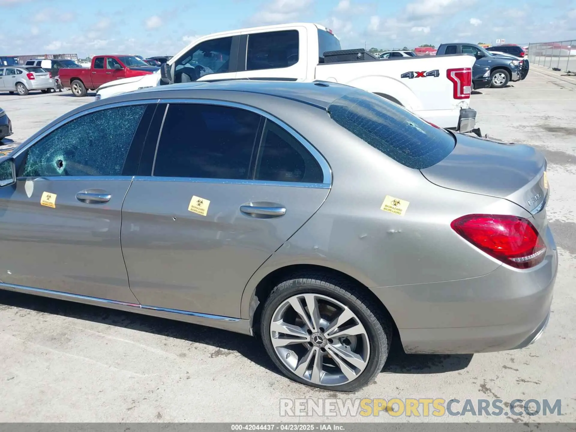 17 Photograph of a damaged car 55SWF8EB0KU314445 MERCEDES-BENZ C 300 2019