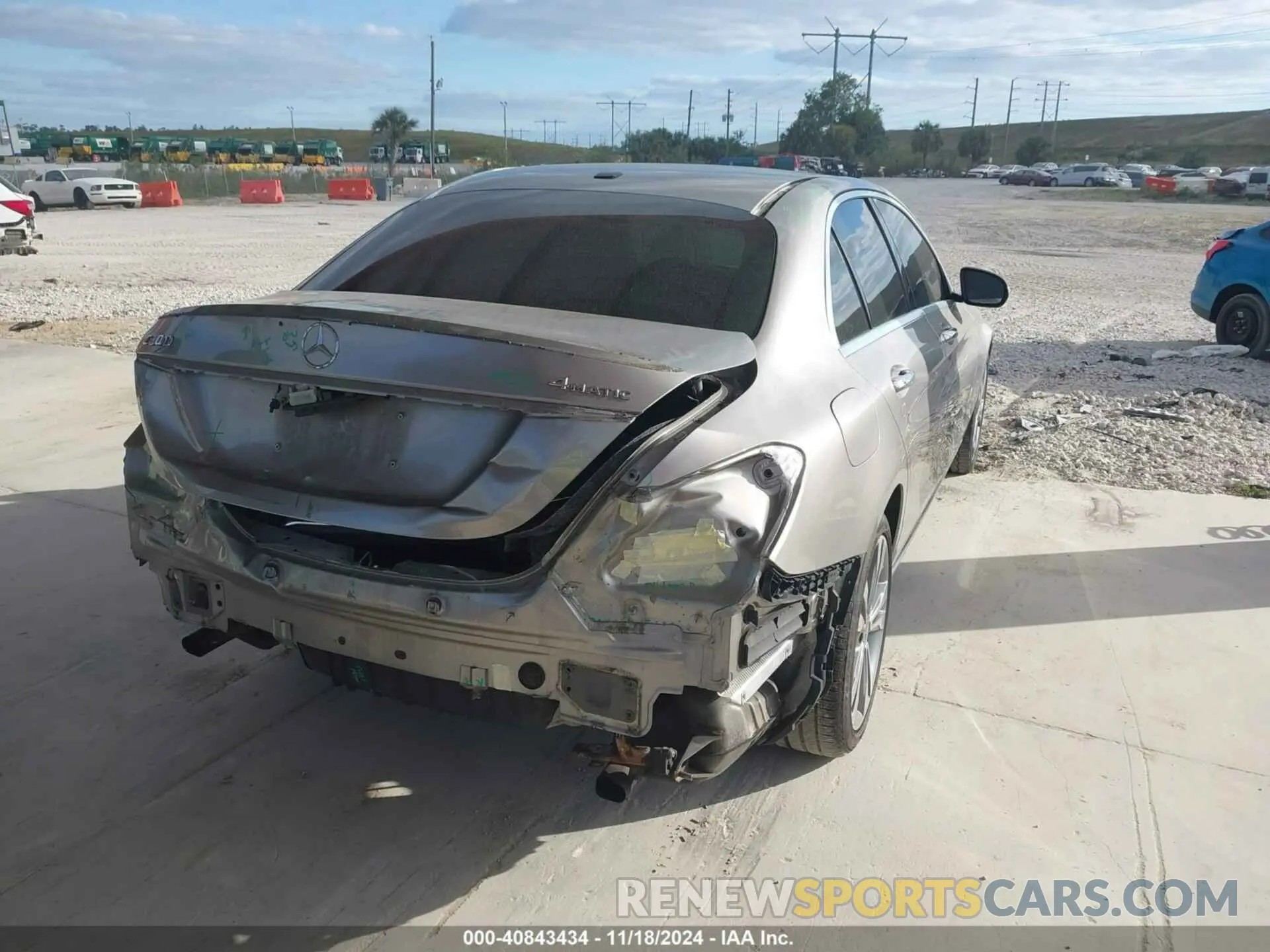 4 Photograph of a damaged car 55SWF8EB7KU290595 MERCEDES-BENZ C 300 2019