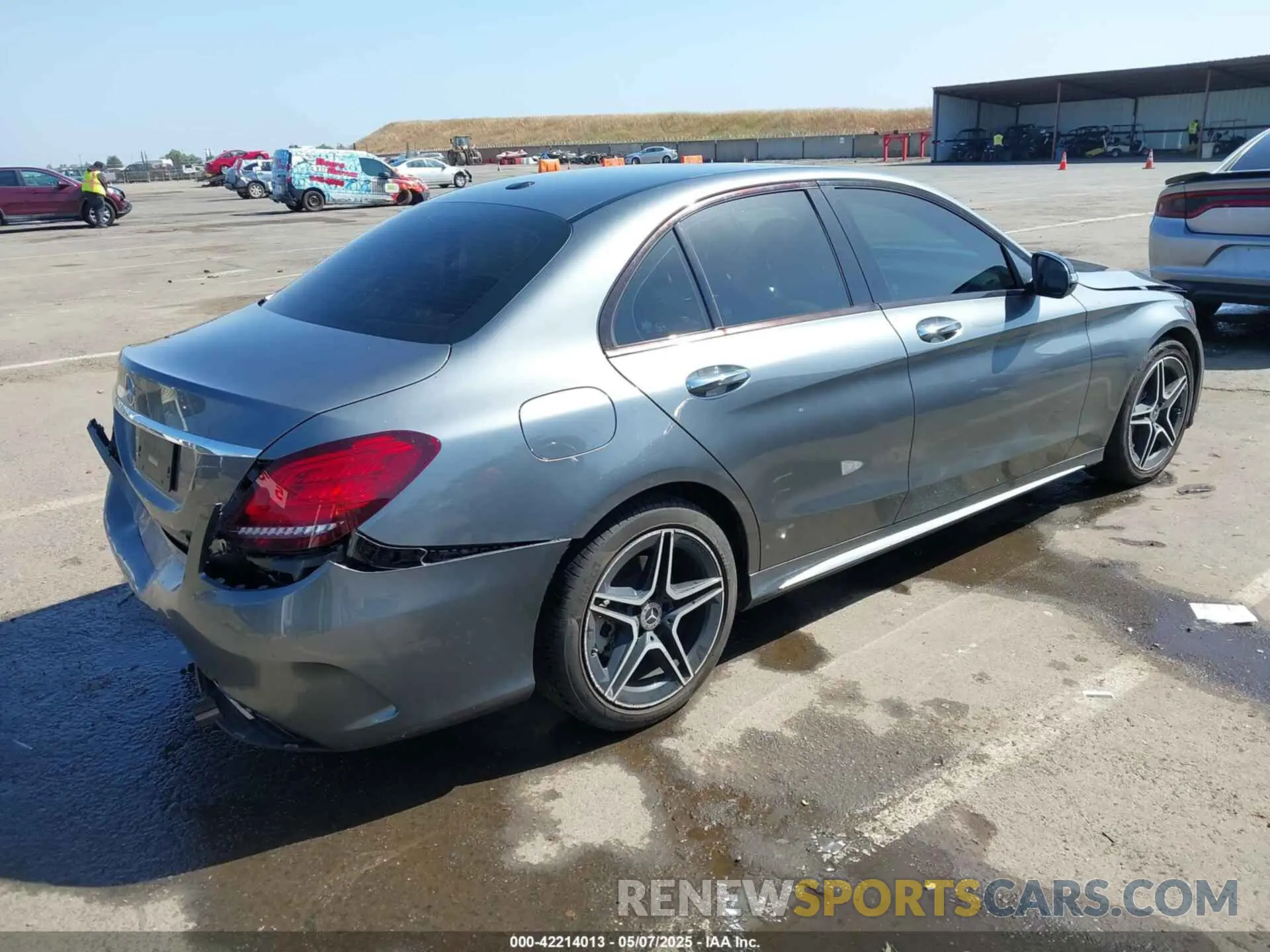 4 Photograph of a damaged car 55SWF8EB8KU308344 MERCEDES-BENZ C 300 2019