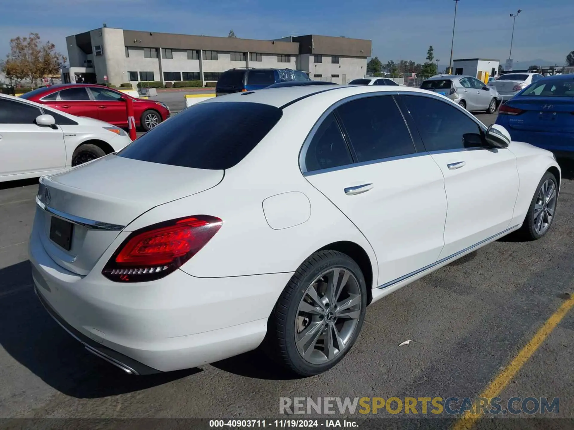 4 Фотография поврежденного автомобиля WDDWF8DB7KR482361 MERCEDES-BENZ C 300 2019