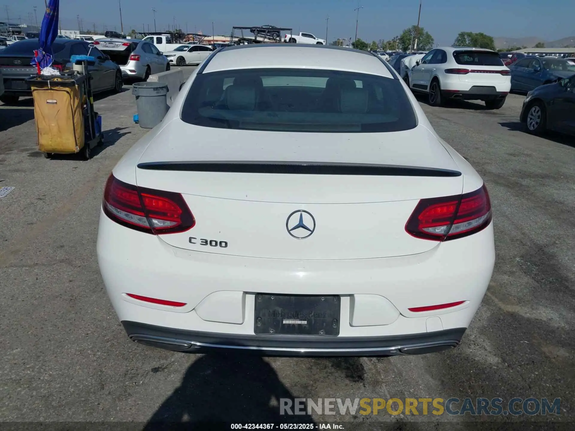 16 Photograph of a damaged car WDDWJ8DB9KF800304 MERCEDES-BENZ C 300 2019