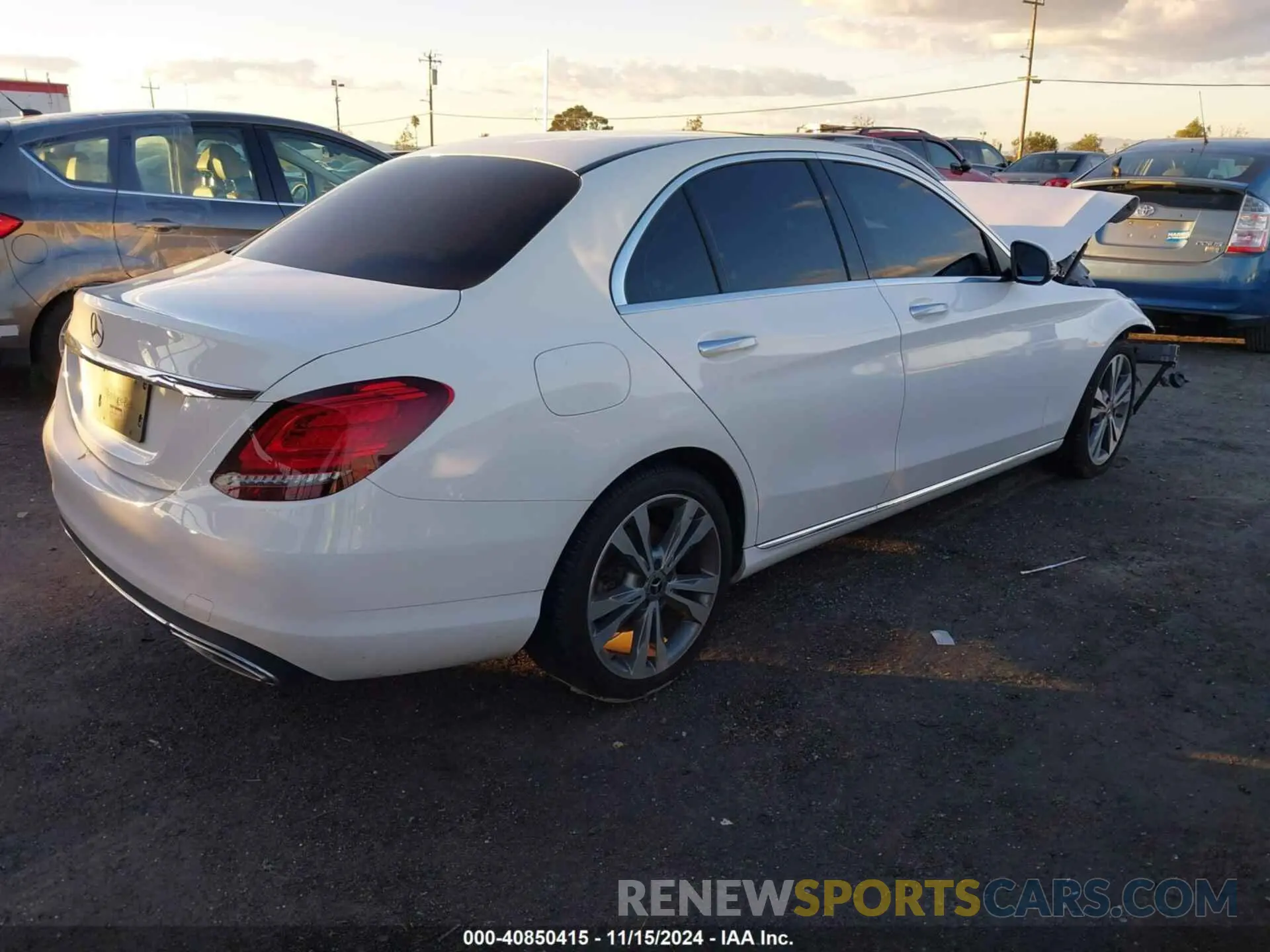 4 Photograph of a damaged car W1KWF8DB0LR572467 MERCEDES-BENZ C 300 2020