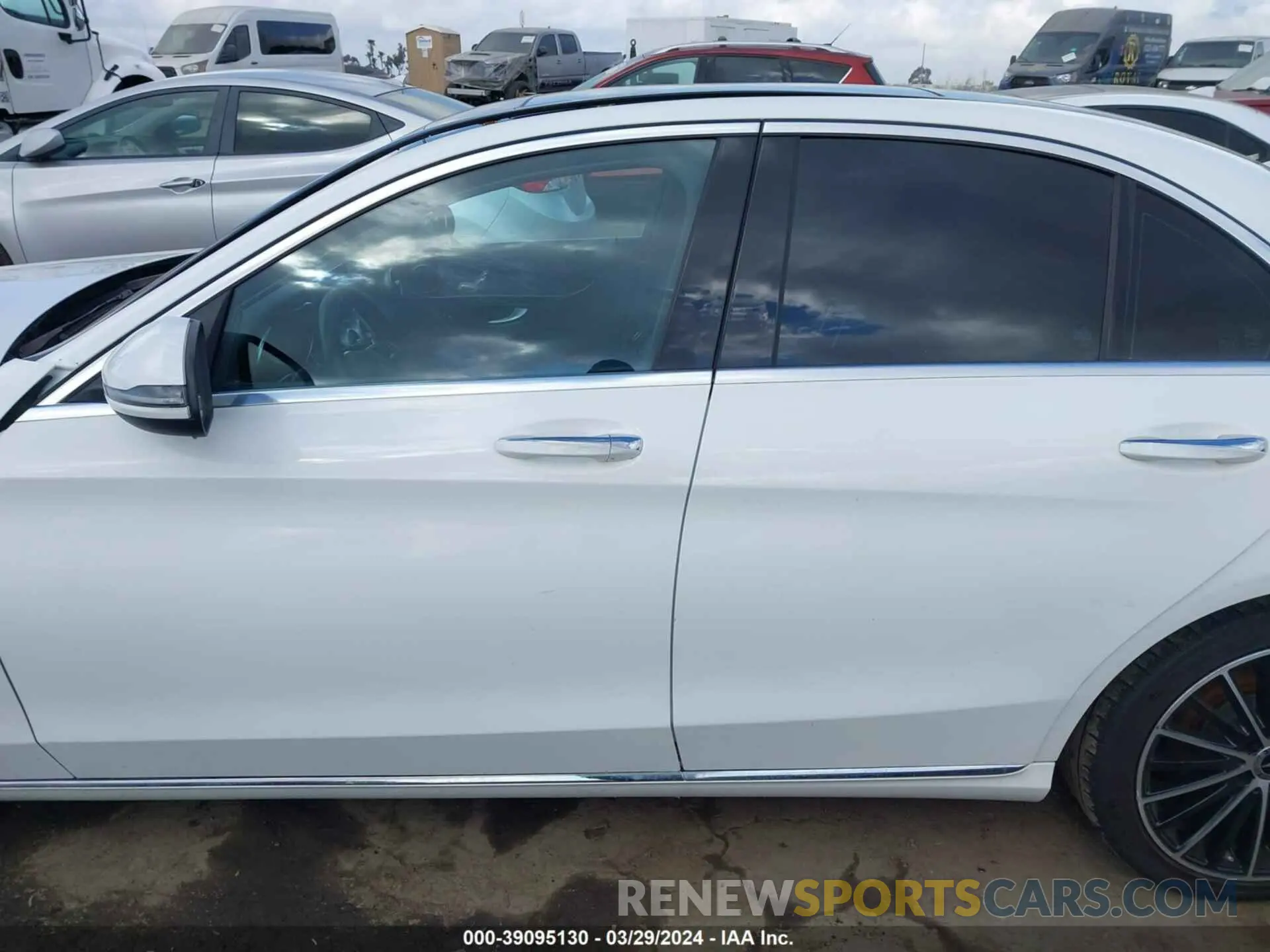 15 Фотография поврежденного автомобиля W1KWF8DB0LR590564 MERCEDES-BENZ C 300 2020