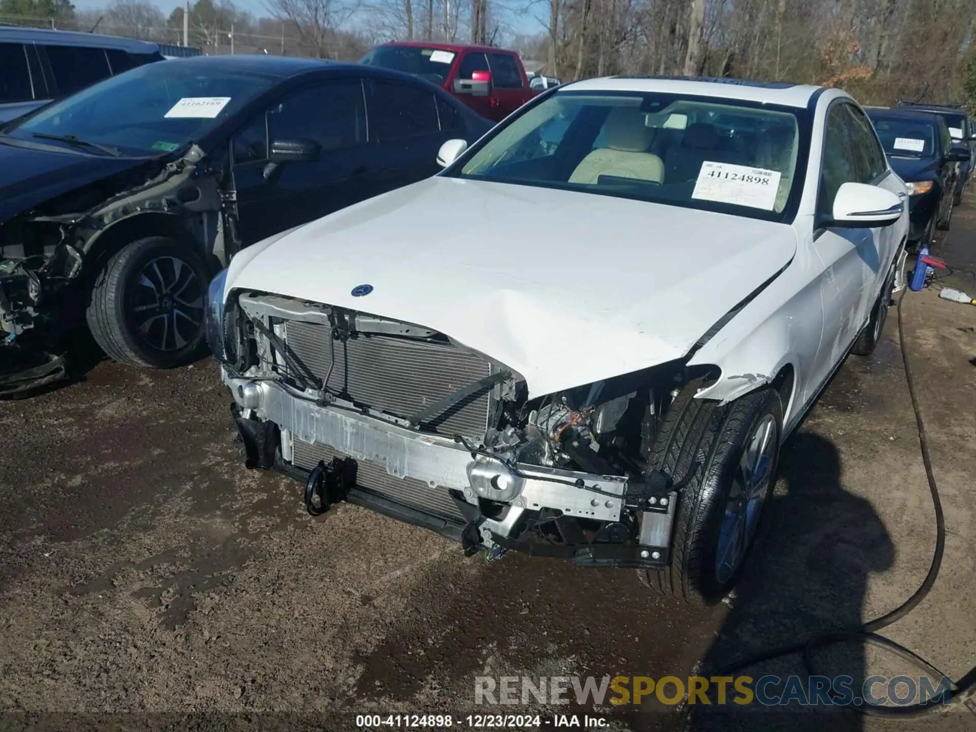 6 Photograph of a damaged car W1KWF8EB6LR595931 MERCEDES-BENZ C 300 2020