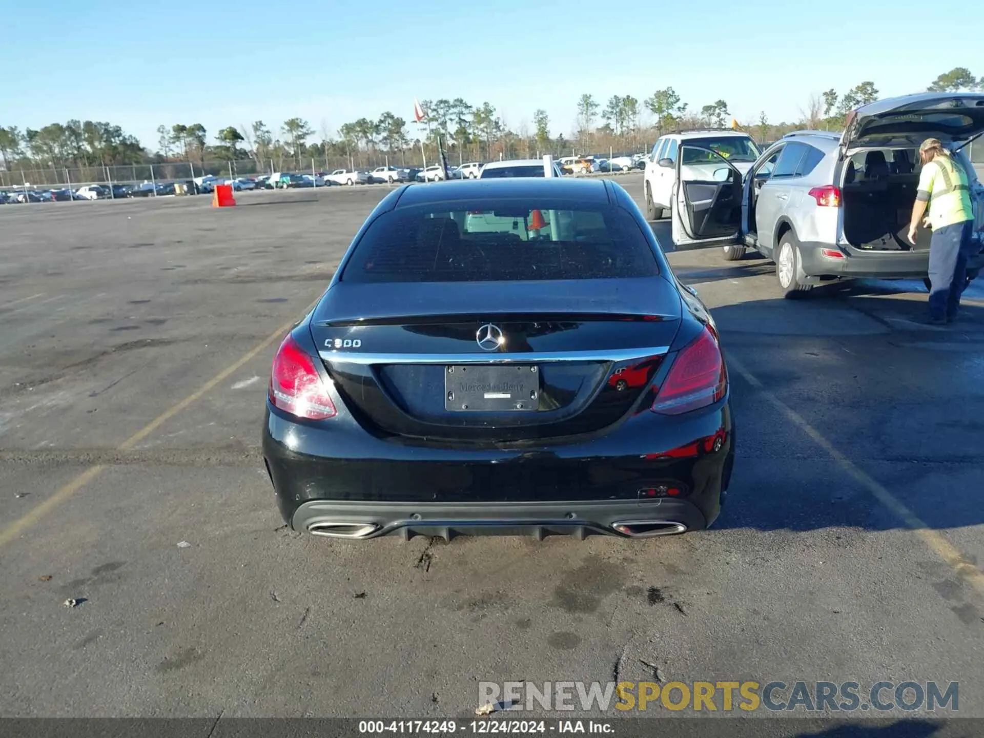17 Photograph of a damaged car WDDWF8DB3LR526373 MERCEDES-BENZ C 300 2020