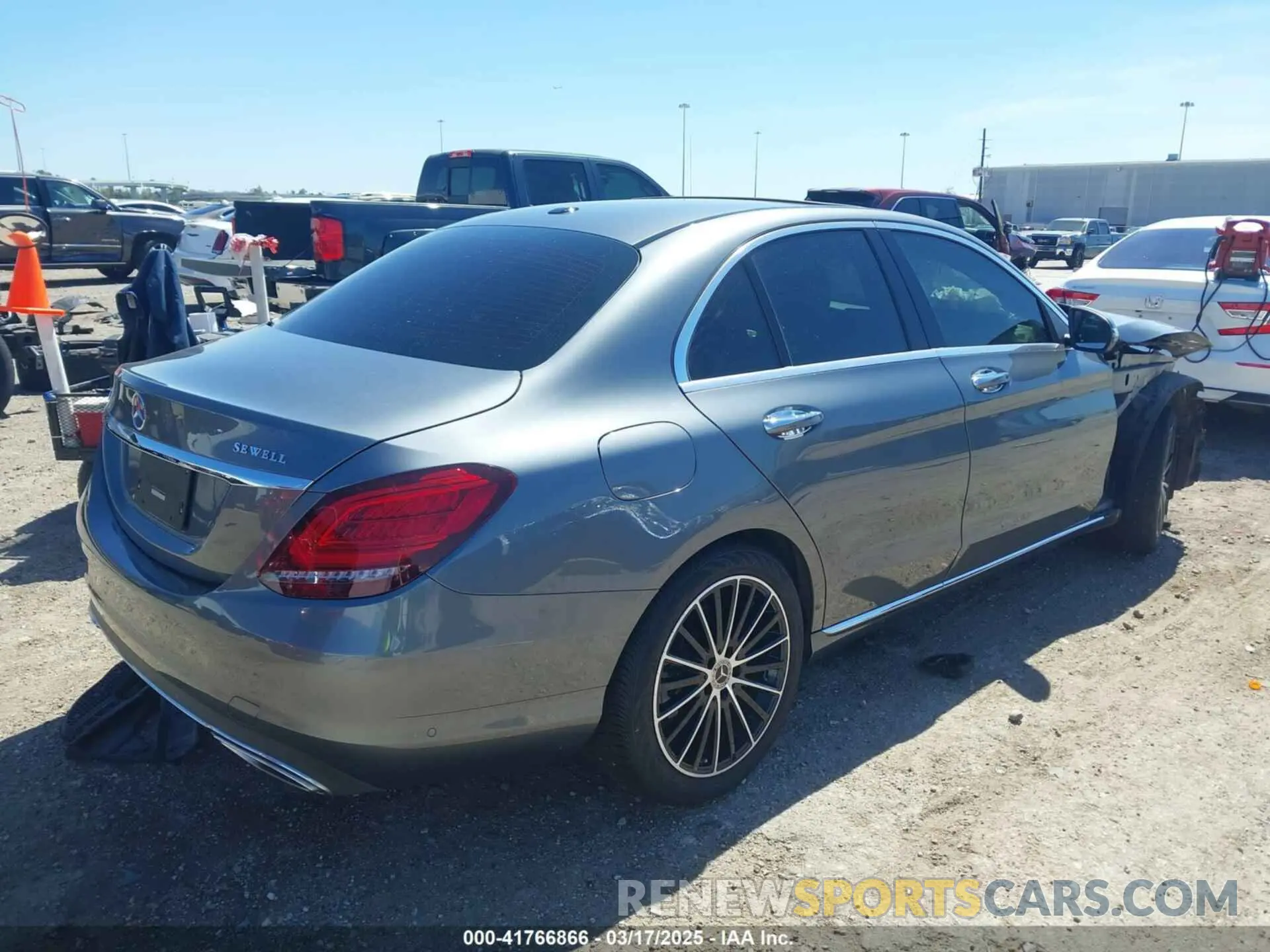 4 Photograph of a damaged car WDDWF8DB4LR528911 MERCEDES-BENZ C 300 2020