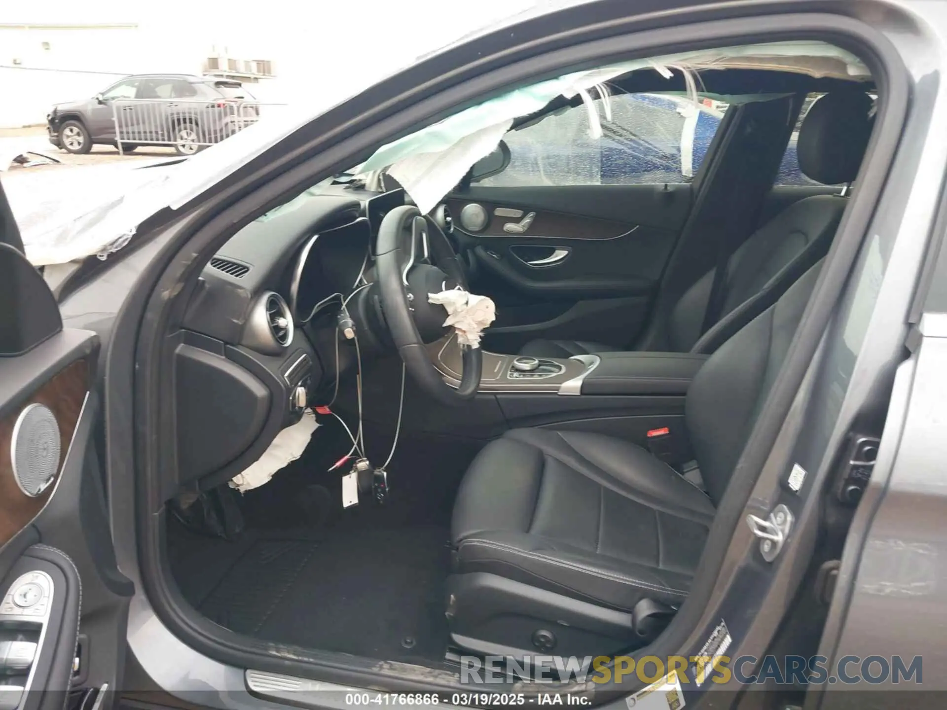 5 Photograph of a damaged car WDDWF8DB4LR528911 MERCEDES-BENZ C 300 2020
