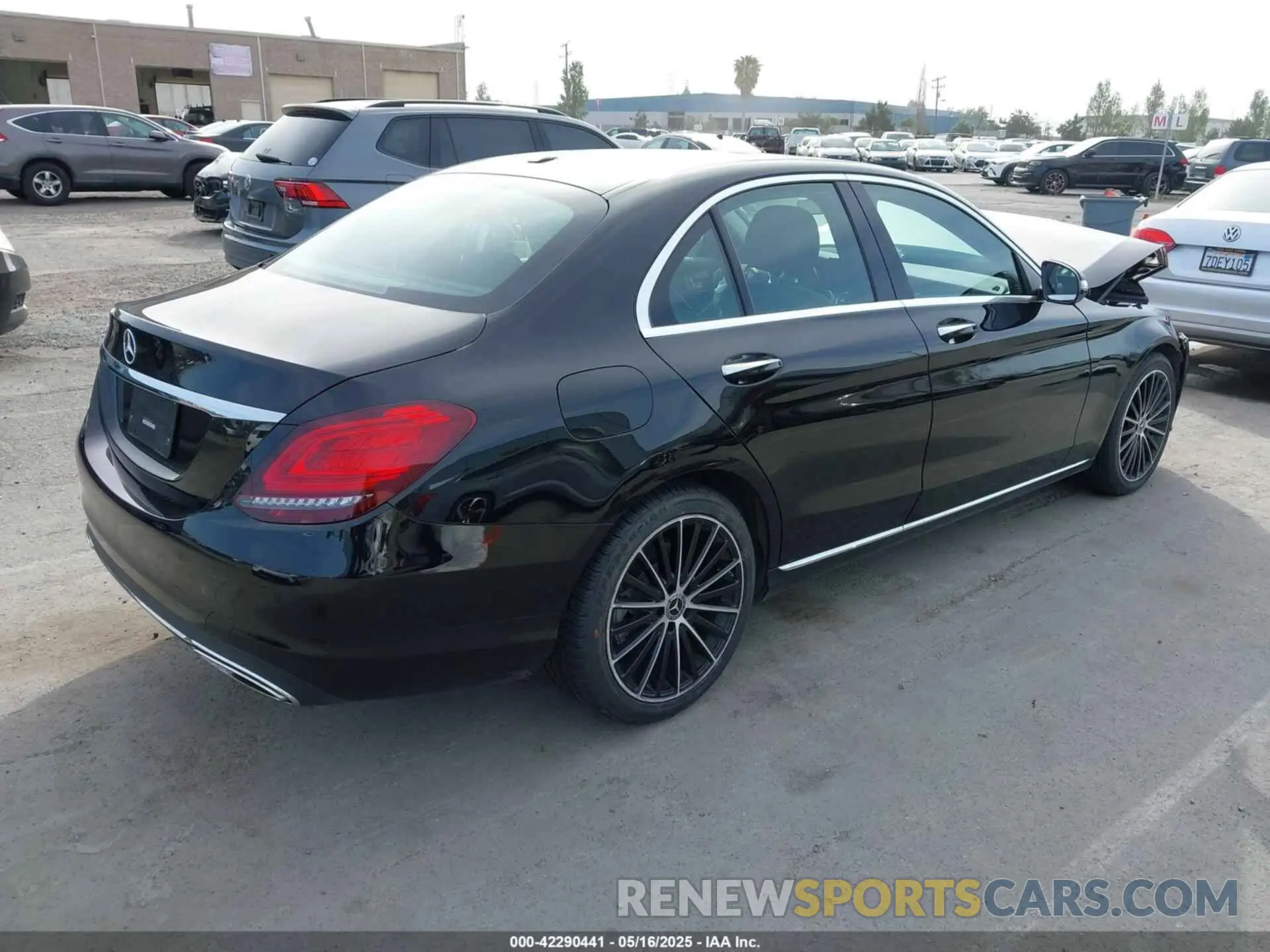 4 Photograph of a damaged car WDDWF8DB5LR539187 MERCEDES-BENZ C 300 2020