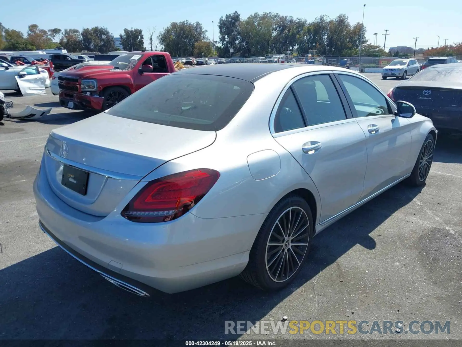 4 Photograph of a damaged car W1KWF8DB0MR634709 MERCEDES-BENZ C 300 2021