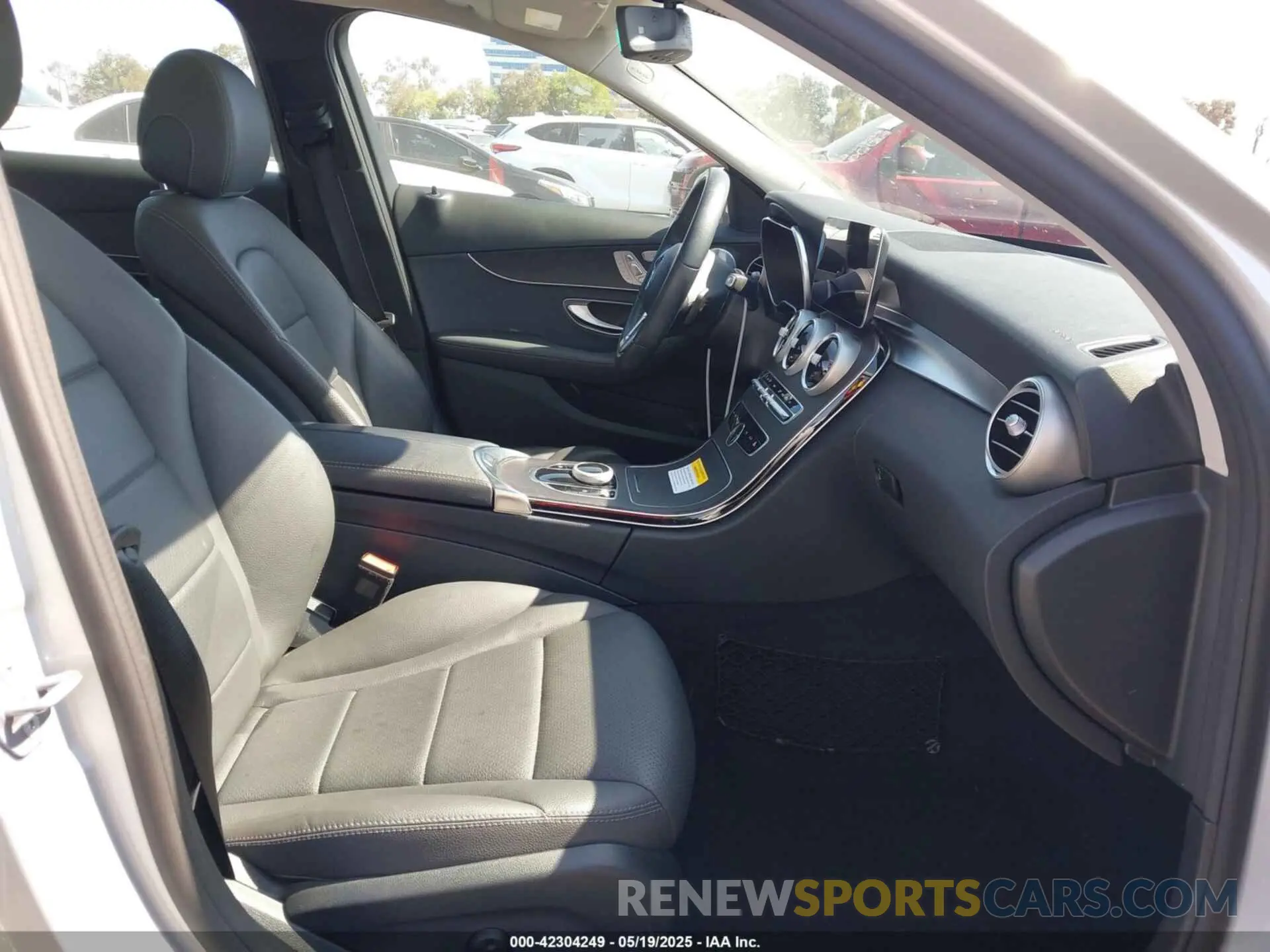 5 Photograph of a damaged car W1KWF8DB0MR634709 MERCEDES-BENZ C 300 2021