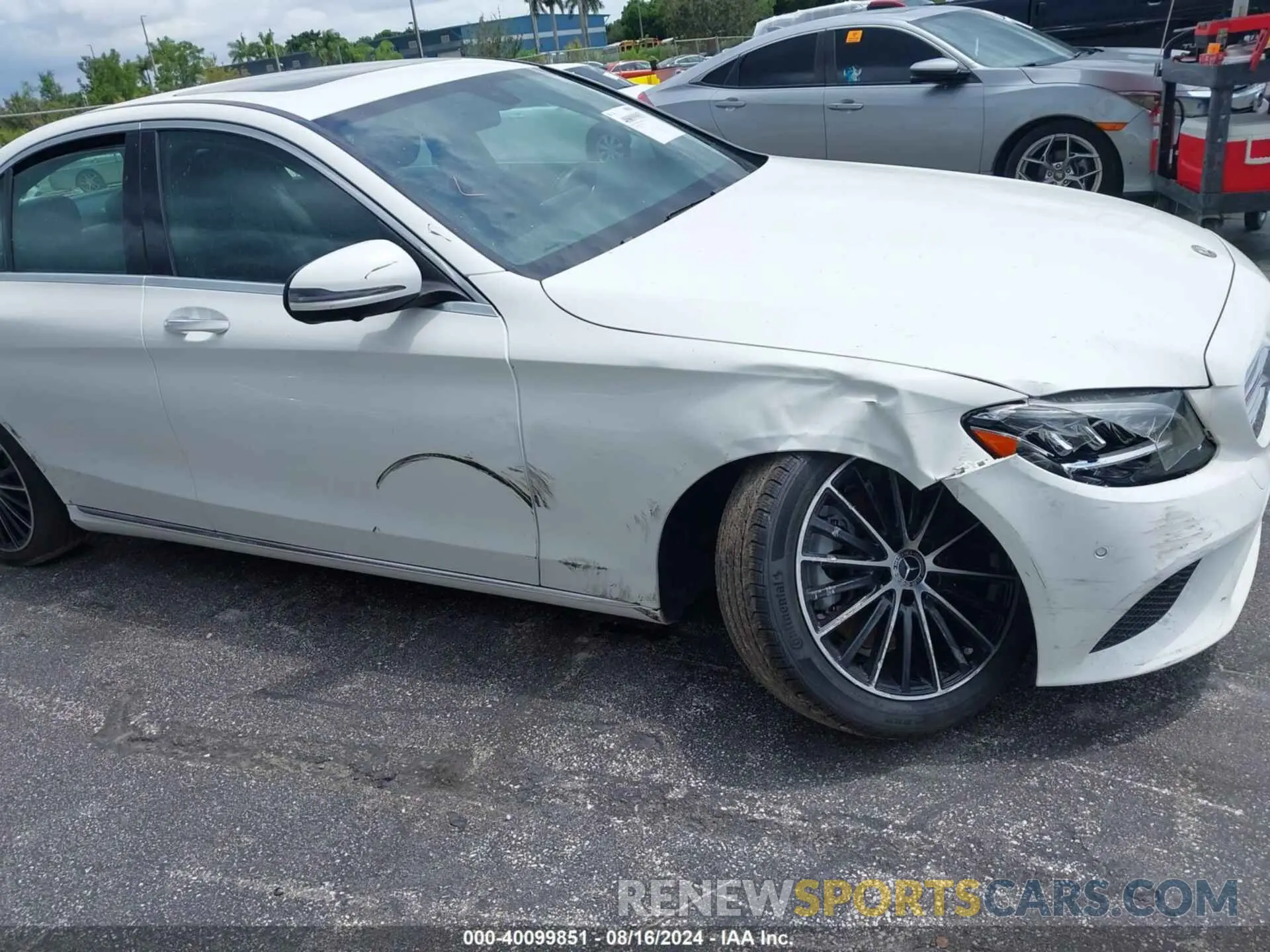 17 Photograph of a damaged car W1KWF8DB5MR625018 MERCEDES-BENZ C 300 2021