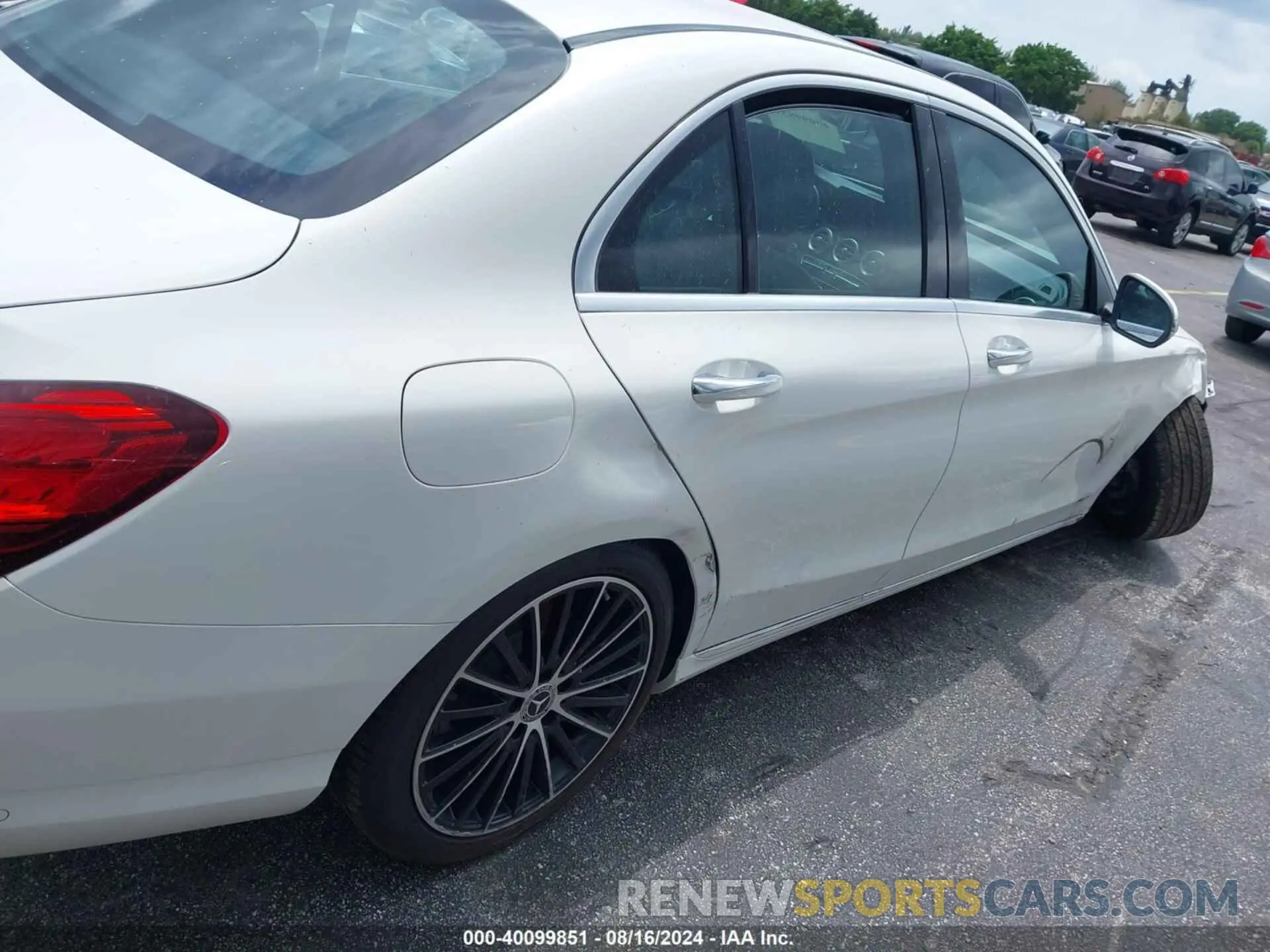 18 Photograph of a damaged car W1KWF8DB5MR625018 MERCEDES-BENZ C 300 2021