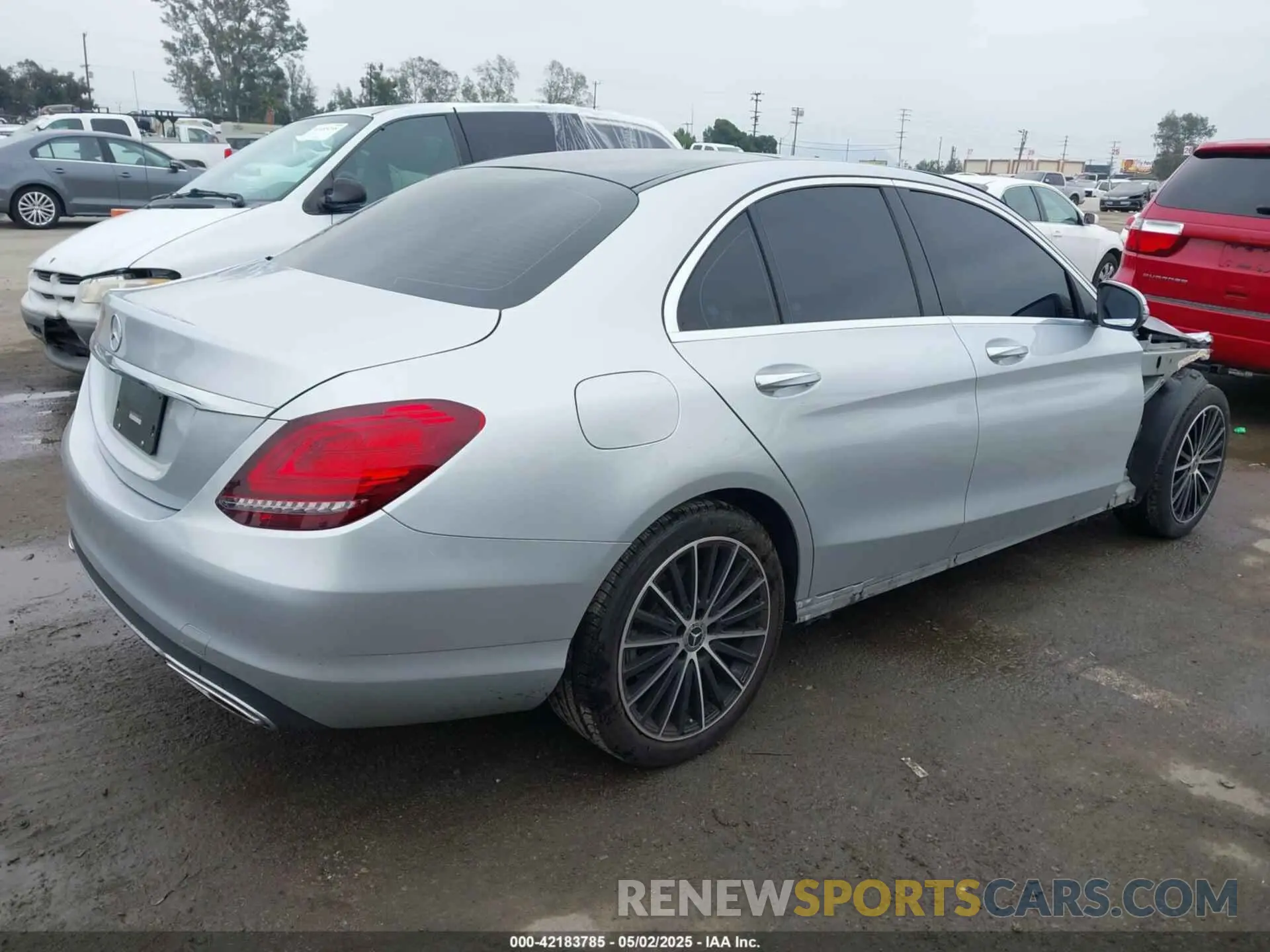 4 Photograph of a damaged car W1KWF8DB7MR647862 MERCEDES-BENZ C 300 2021