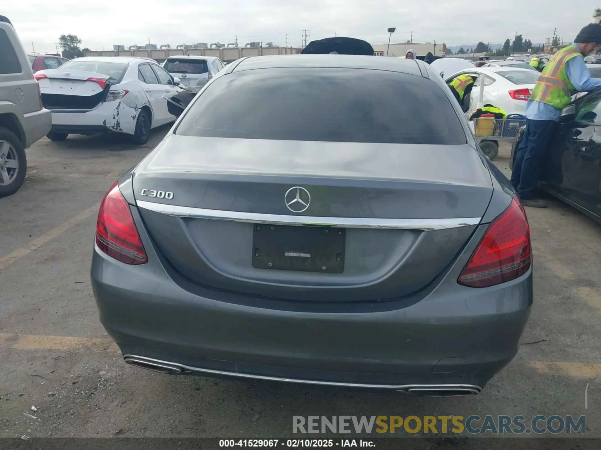 17 Photograph of a damaged car W1KWF8DB8MR651550 MERCEDES-BENZ C 300 2021