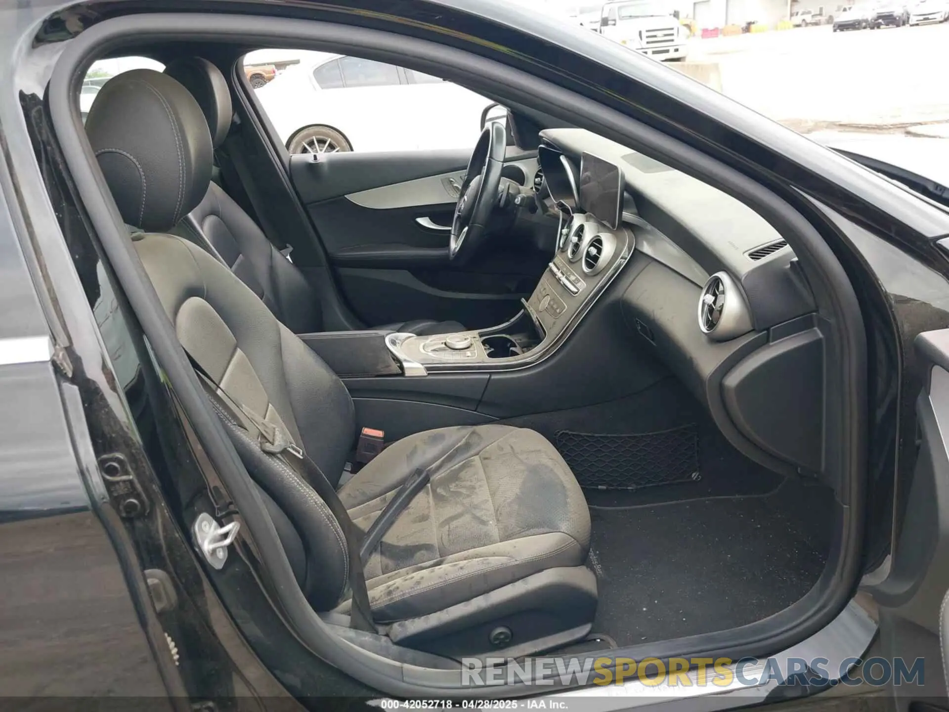 5 Photograph of a damaged car W1KWF8DBXMR629291 MERCEDES-BENZ C 300 2021