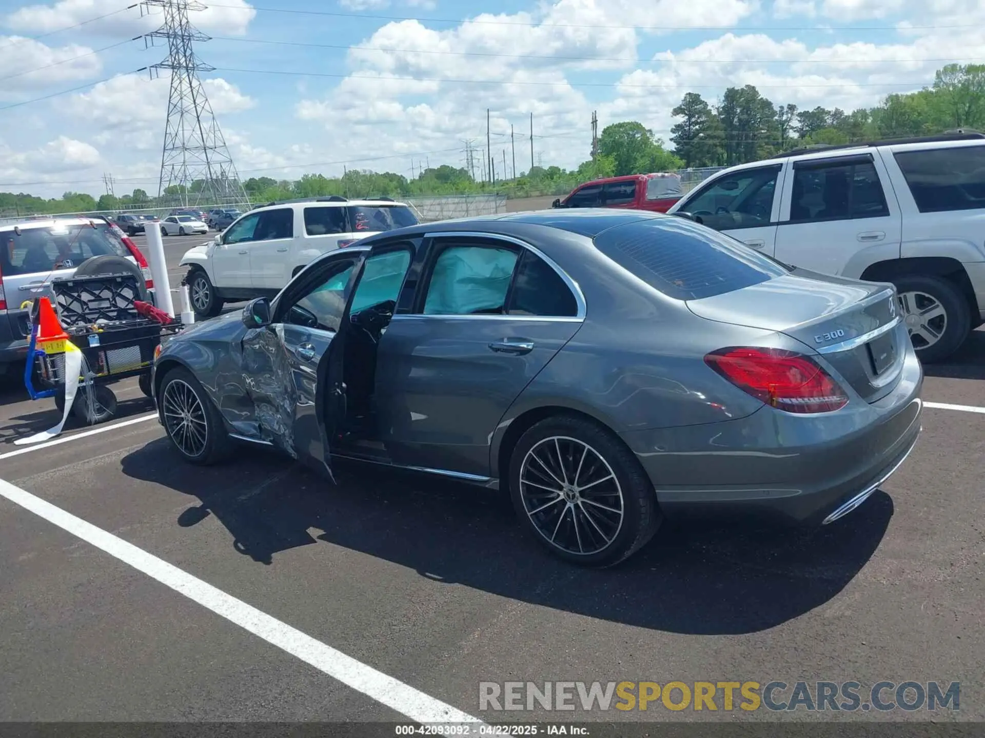 14 Photograph of a damaged car W1KWF8DBXMR645829 MERCEDES-BENZ C 300 2021