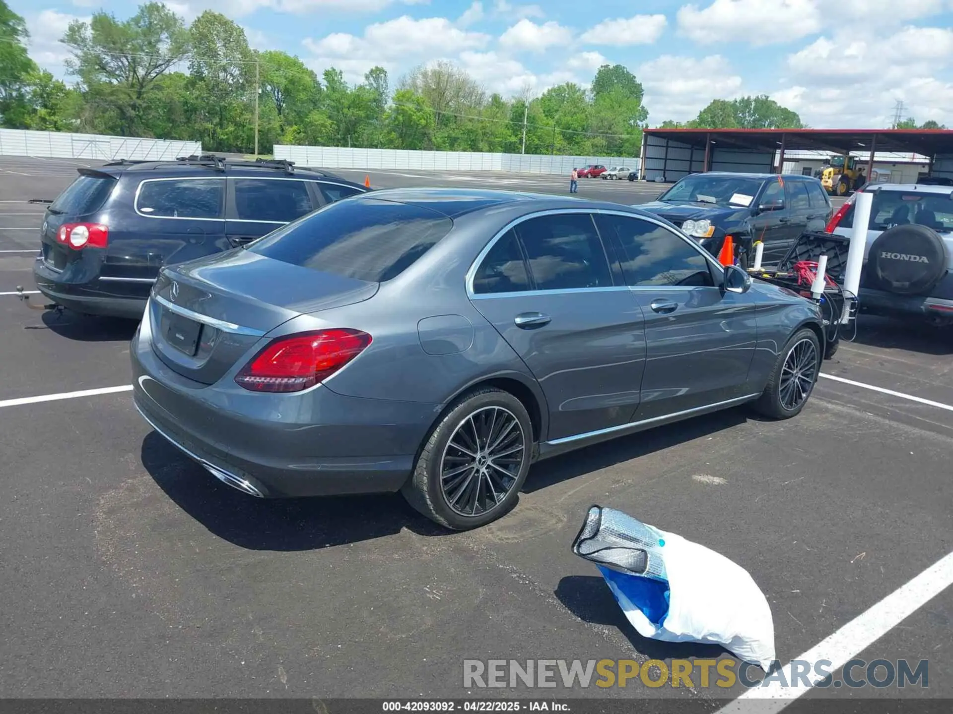 4 Photograph of a damaged car W1KWF8DBXMR645829 MERCEDES-BENZ C 300 2021