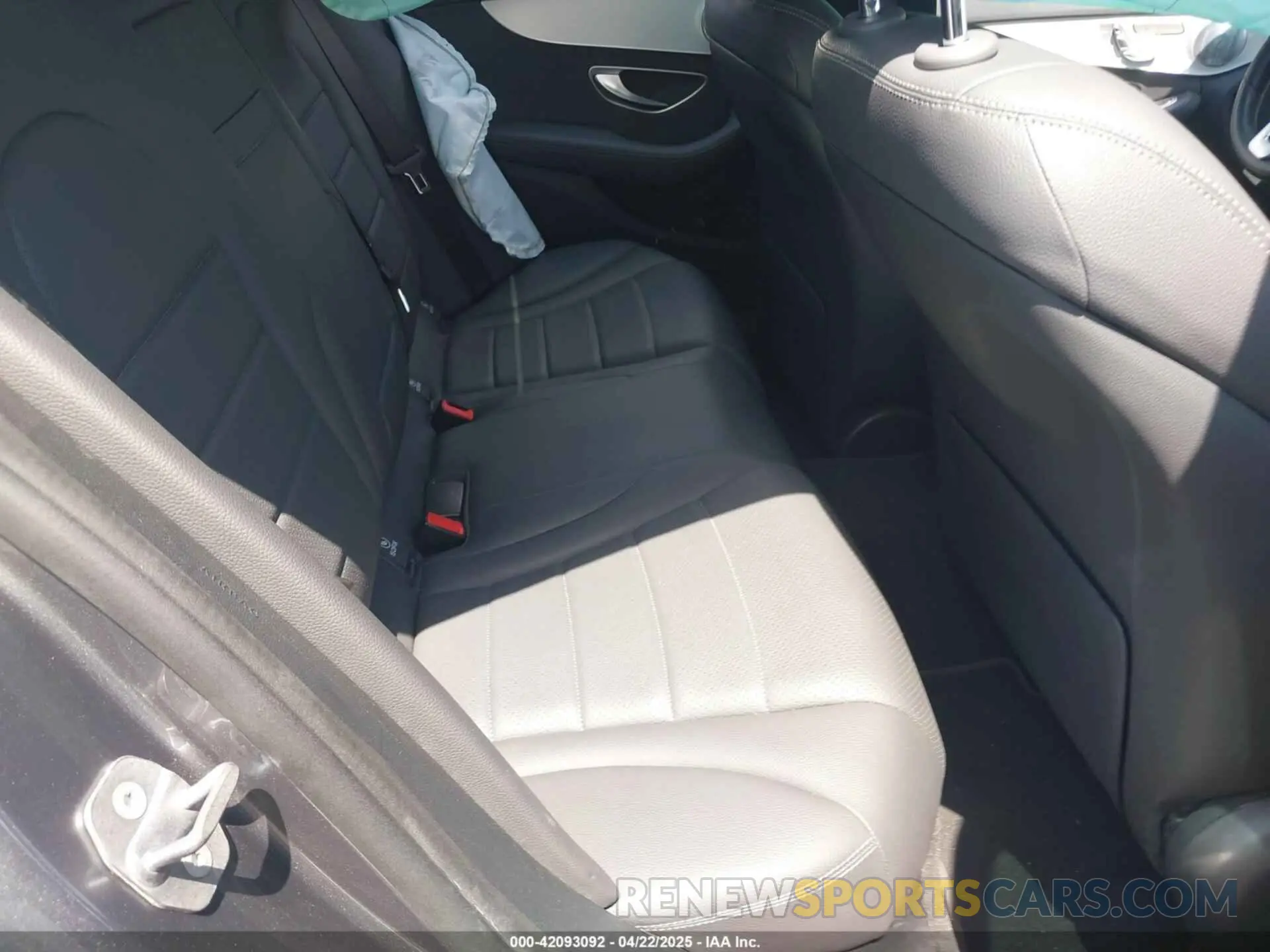 8 Photograph of a damaged car W1KWF8DBXMR645829 MERCEDES-BENZ C 300 2021