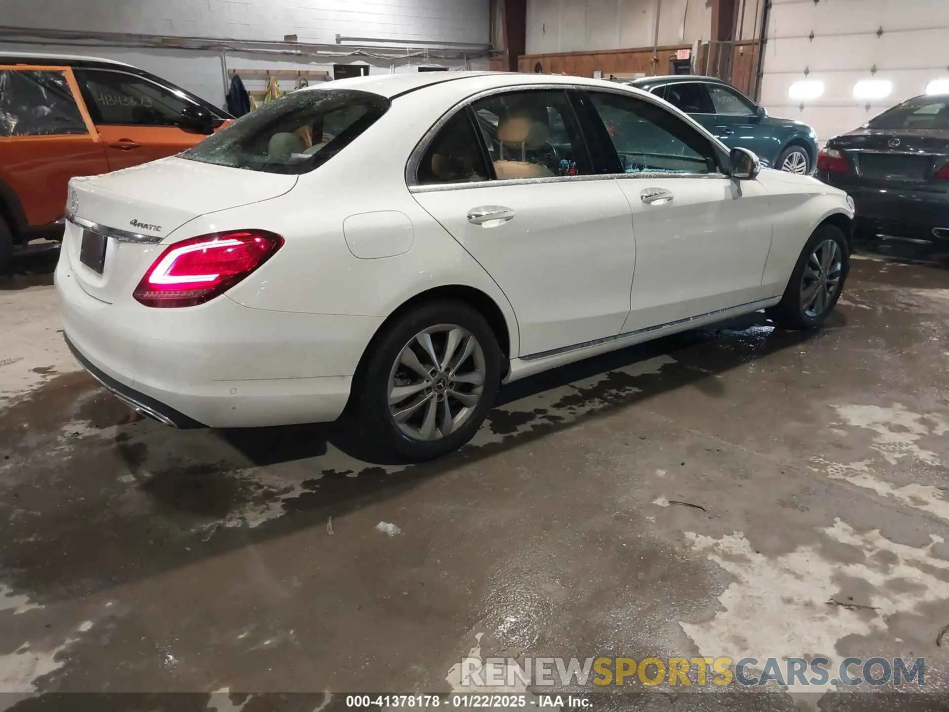4 Photograph of a damaged car W1KWF8EB2MR646116 MERCEDES-BENZ C 300 2021