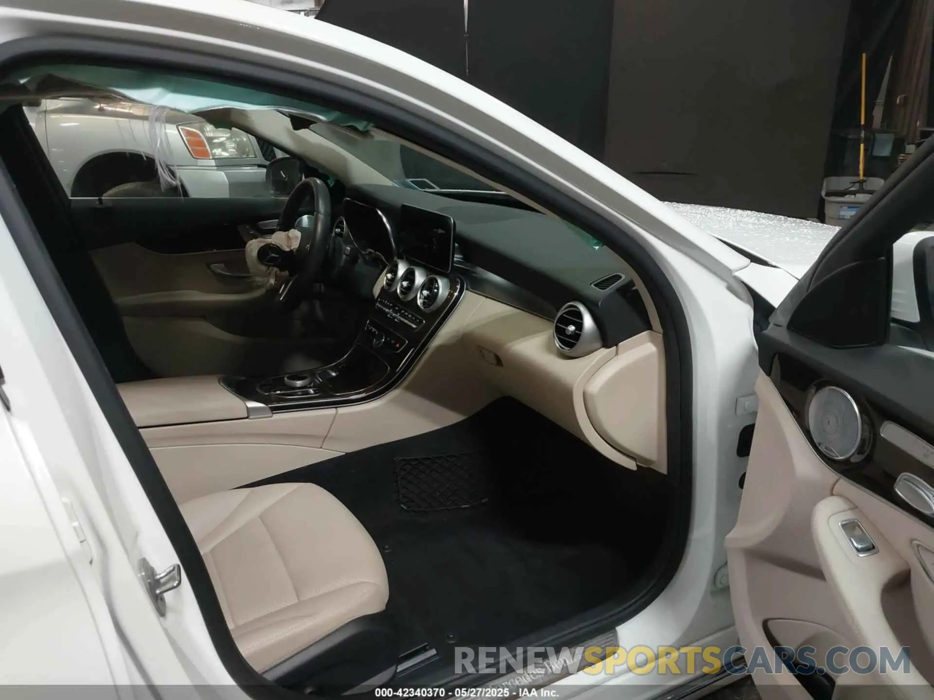 5 Photograph of a damaged car W1KWF8EB5MR635319 MERCEDES-BENZ C 300 2021