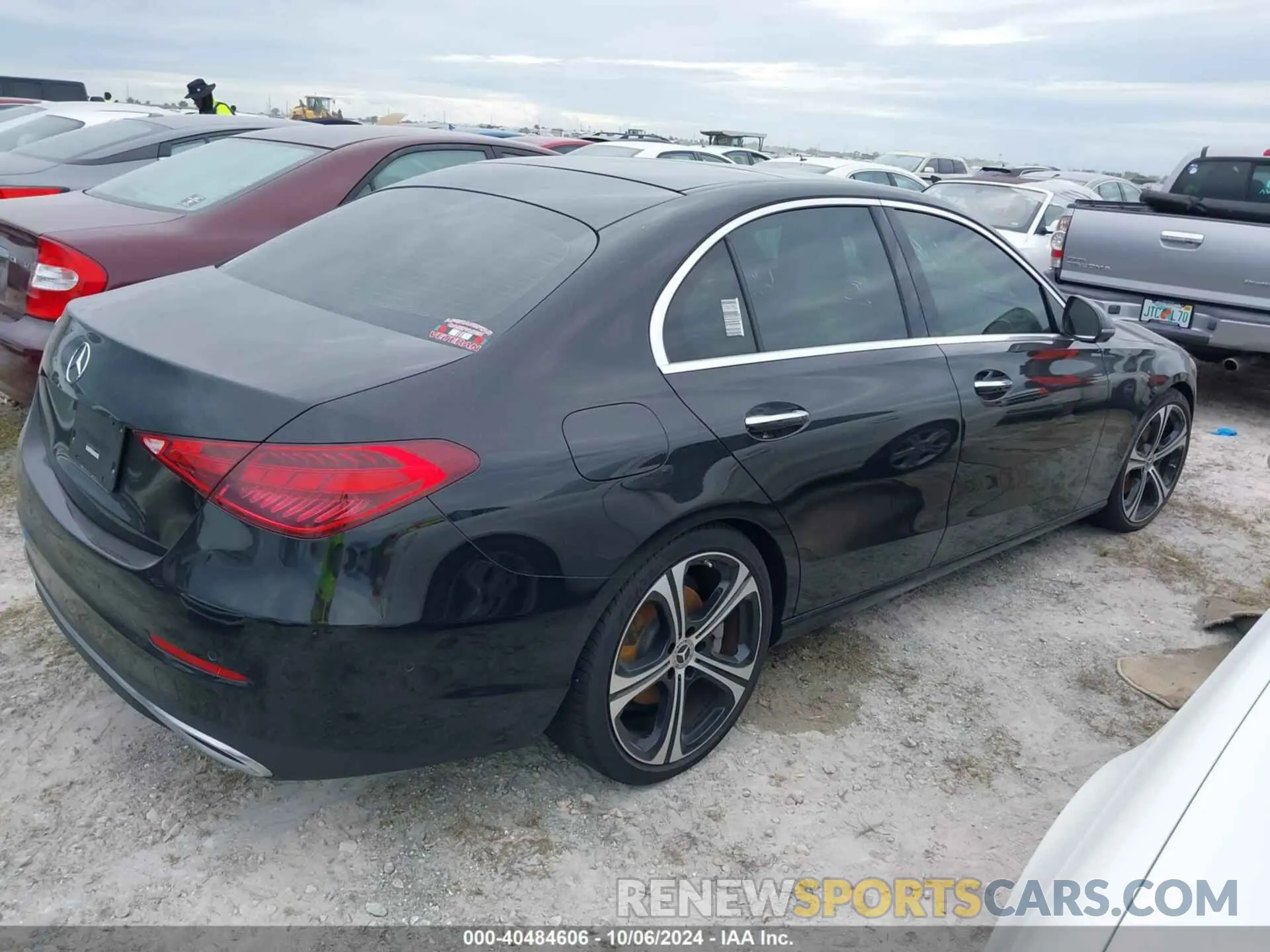 4 Photograph of a damaged car W1KAF4GB2NR038159 MERCEDES-BENZ C 300 2022