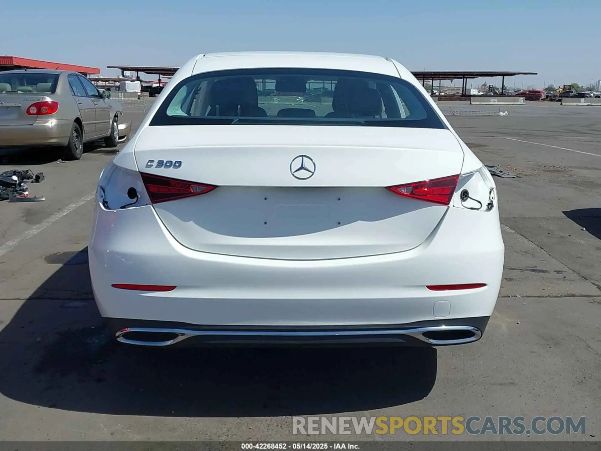 17 Photograph of a damaged car W1KAF4GB5NR010940 MERCEDES-BENZ C 300 2022