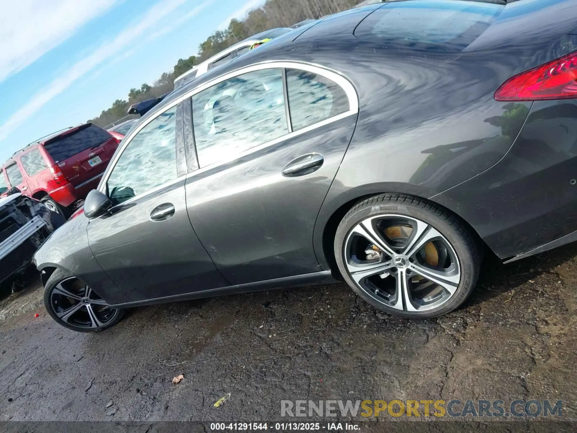 15 Photograph of a damaged car W1KAF4GB7NR013466 MERCEDES-BENZ C 300 2022
