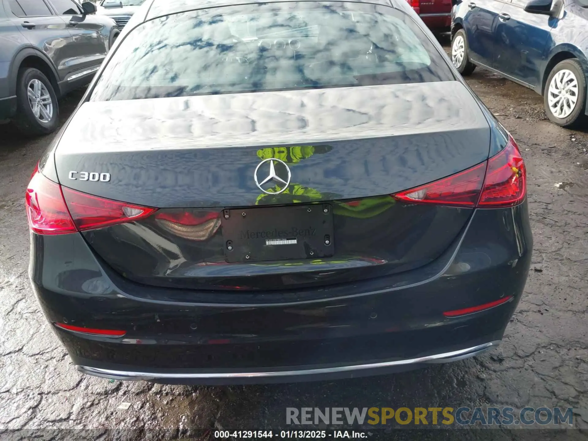 17 Photograph of a damaged car W1KAF4GB7NR013466 MERCEDES-BENZ C 300 2022