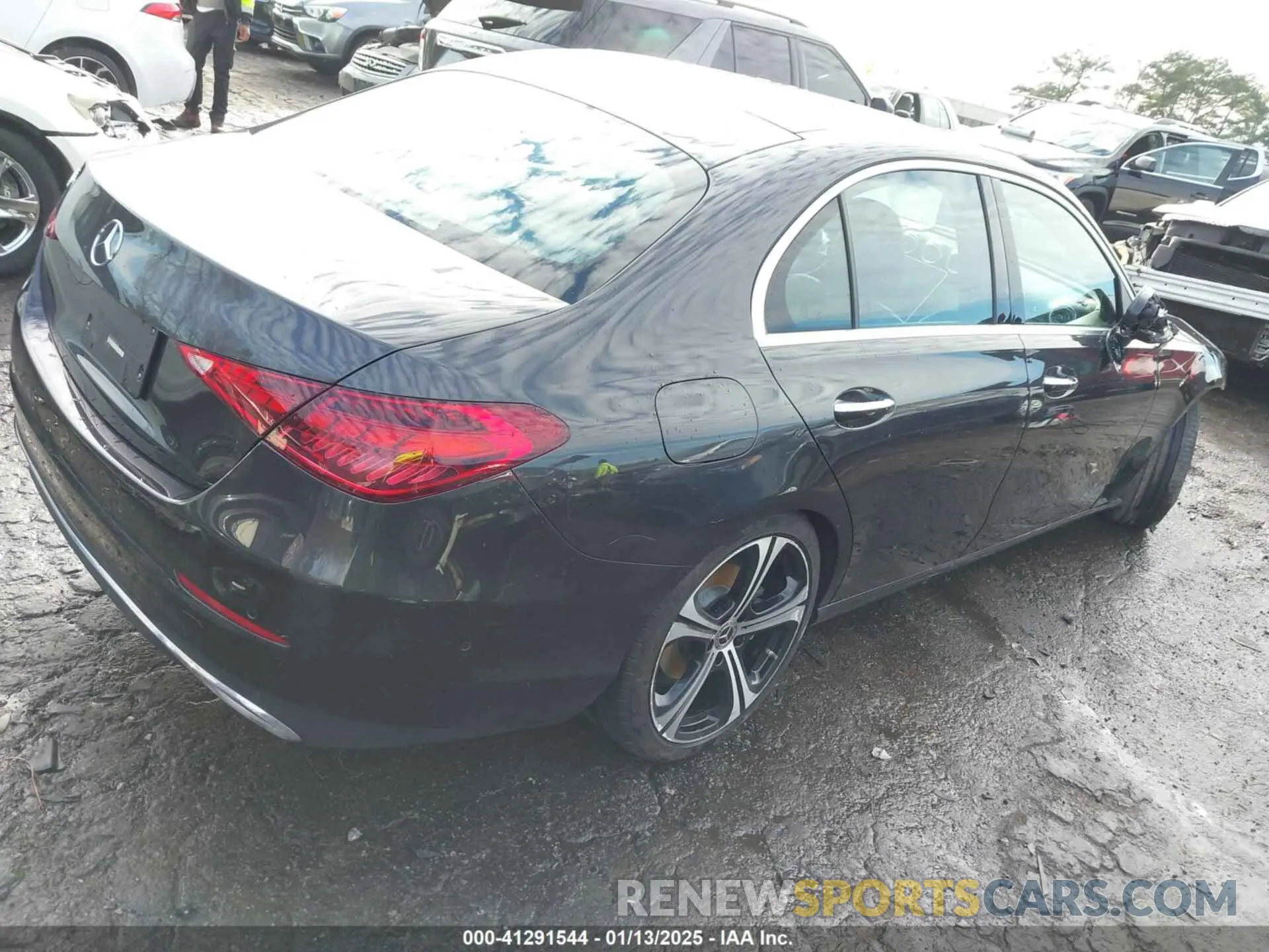 4 Photograph of a damaged car W1KAF4GB7NR013466 MERCEDES-BENZ C 300 2022
