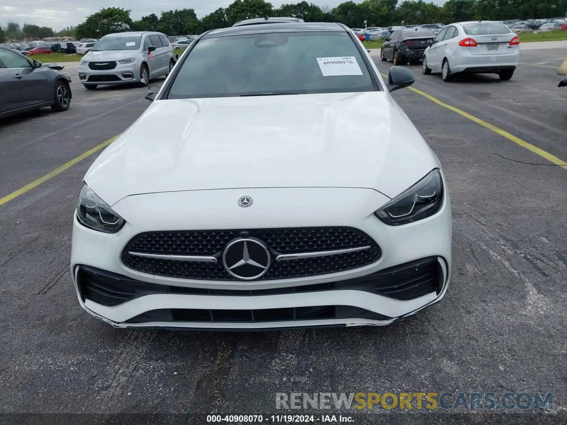 12 Photograph of a damaged car W1KAF4GB7NR030915 MERCEDES-BENZ C 300 2022