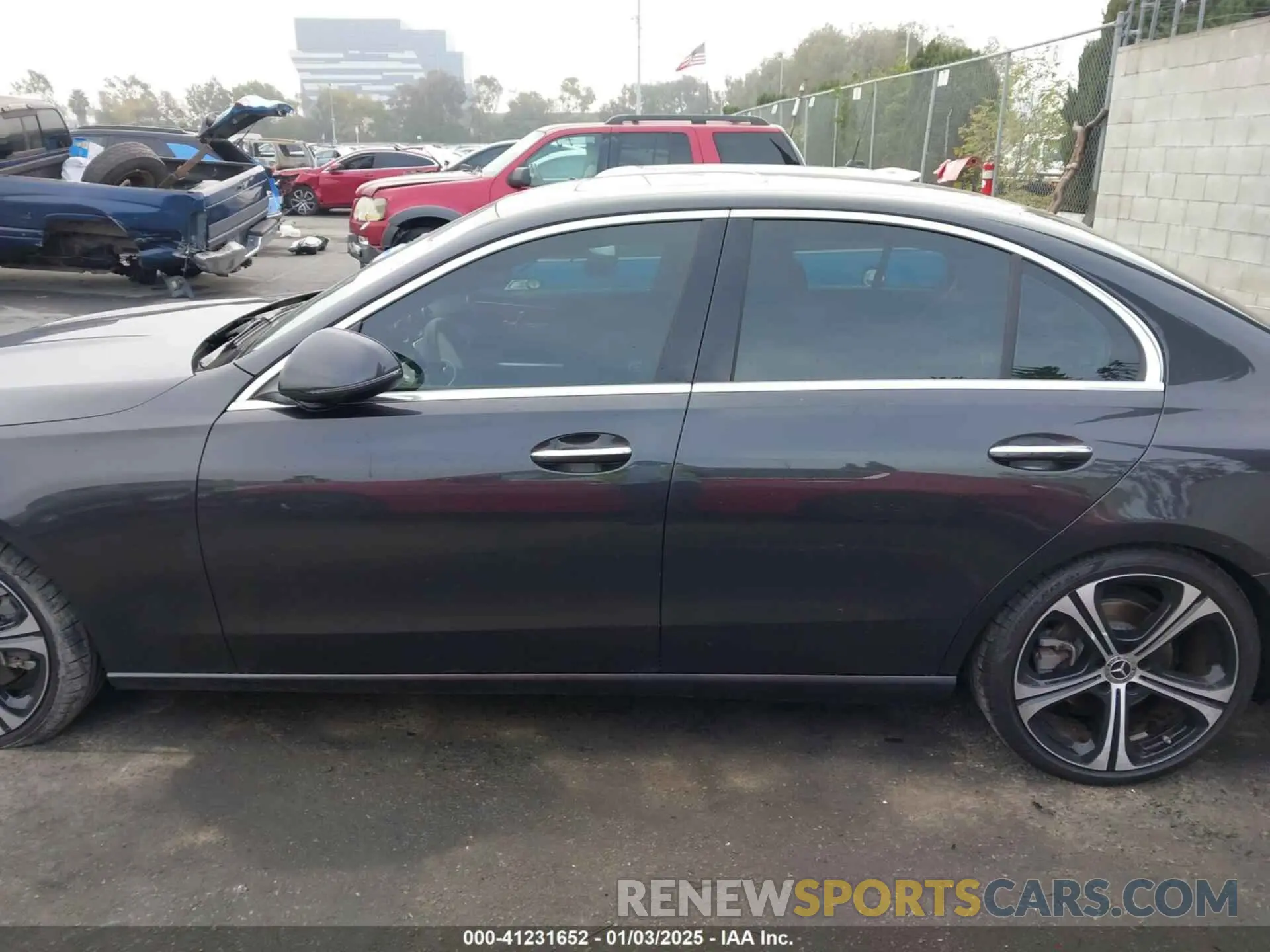 15 Photograph of a damaged car W1KAF4GB7NR062053 MERCEDES-BENZ C 300 2022