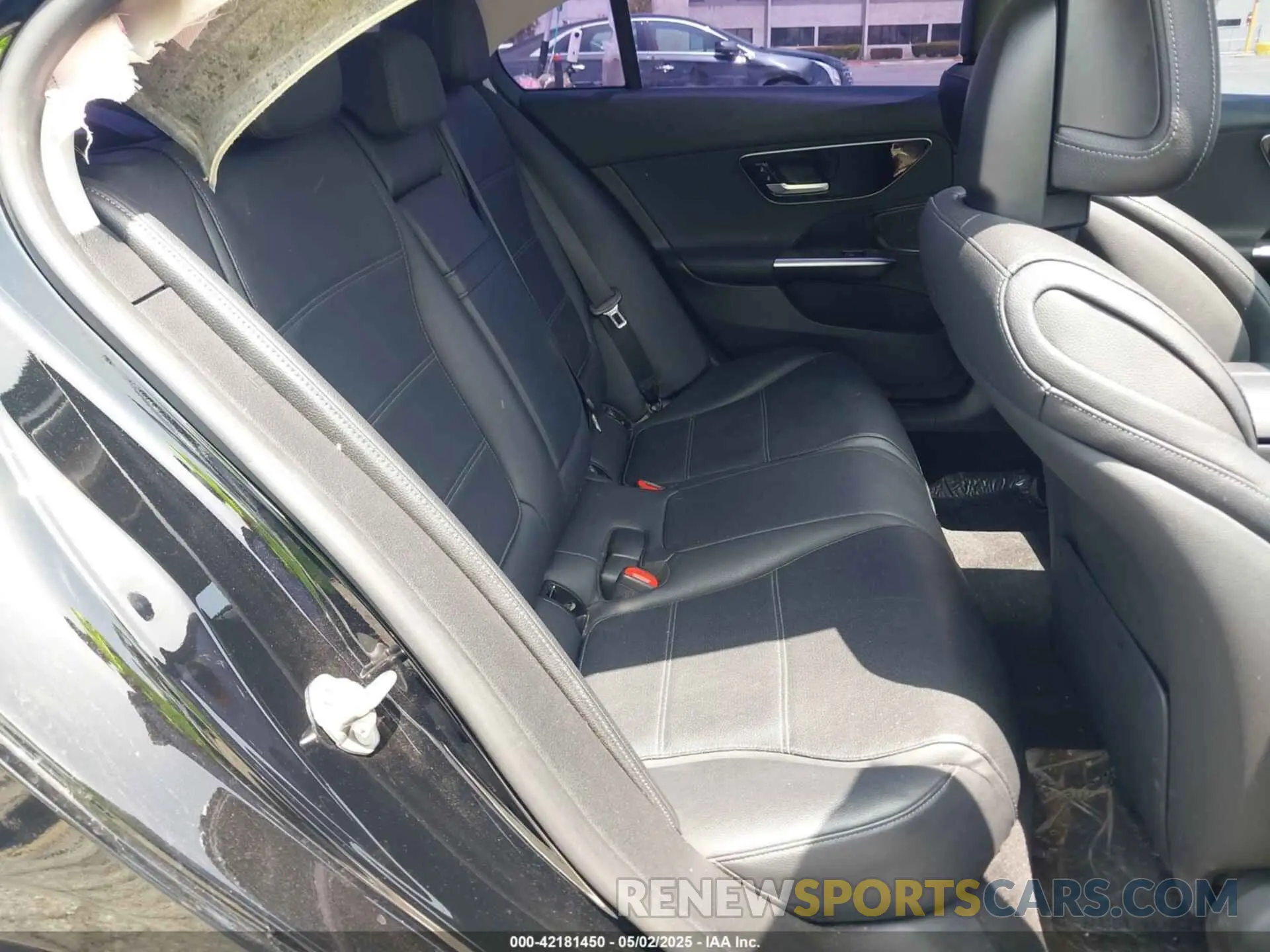 8 Photograph of a damaged car W1KAF4GB9NR017910 MERCEDES-BENZ C 300 2022