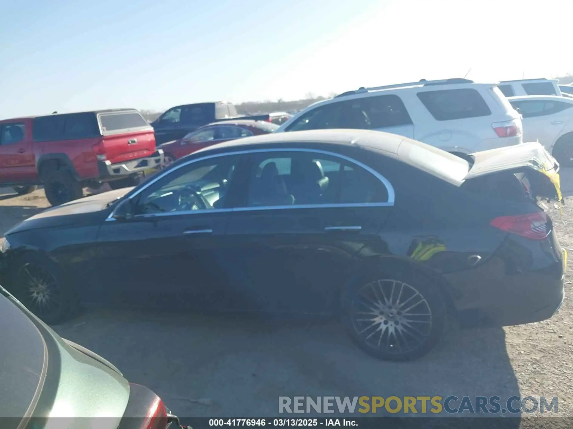 14 Photograph of a damaged car W1KAF4HB4NR058640 MERCEDES-BENZ C 300 2022